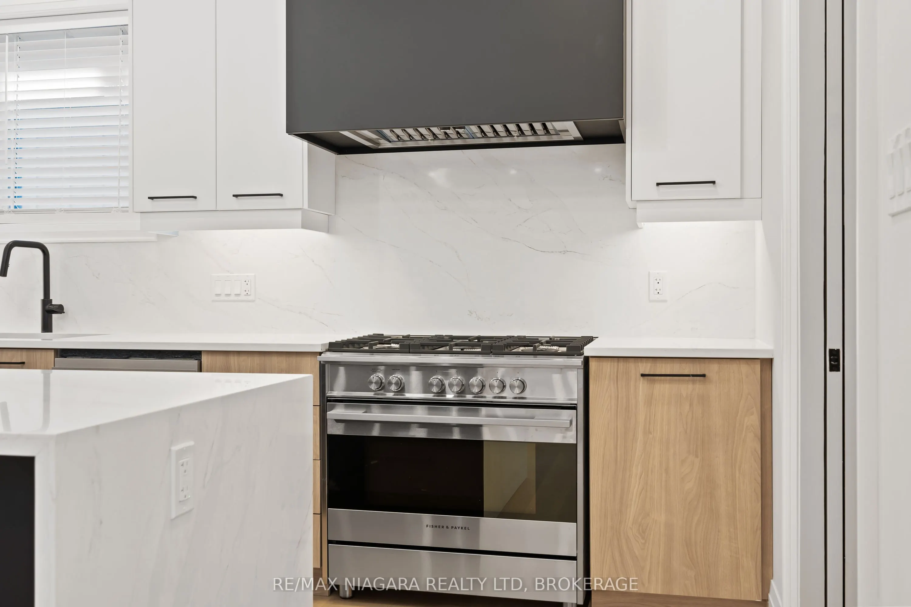 16 Accursi Crescent