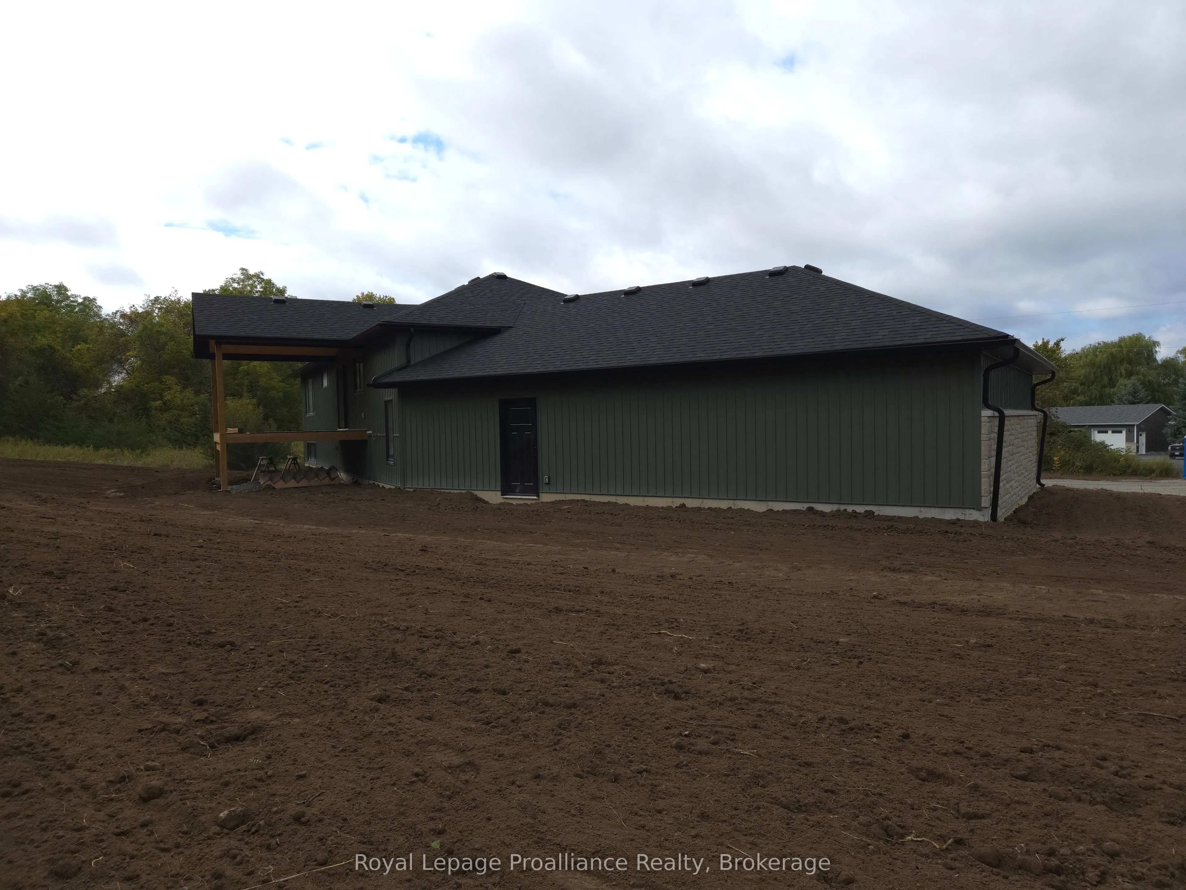 1295 Victoria Road