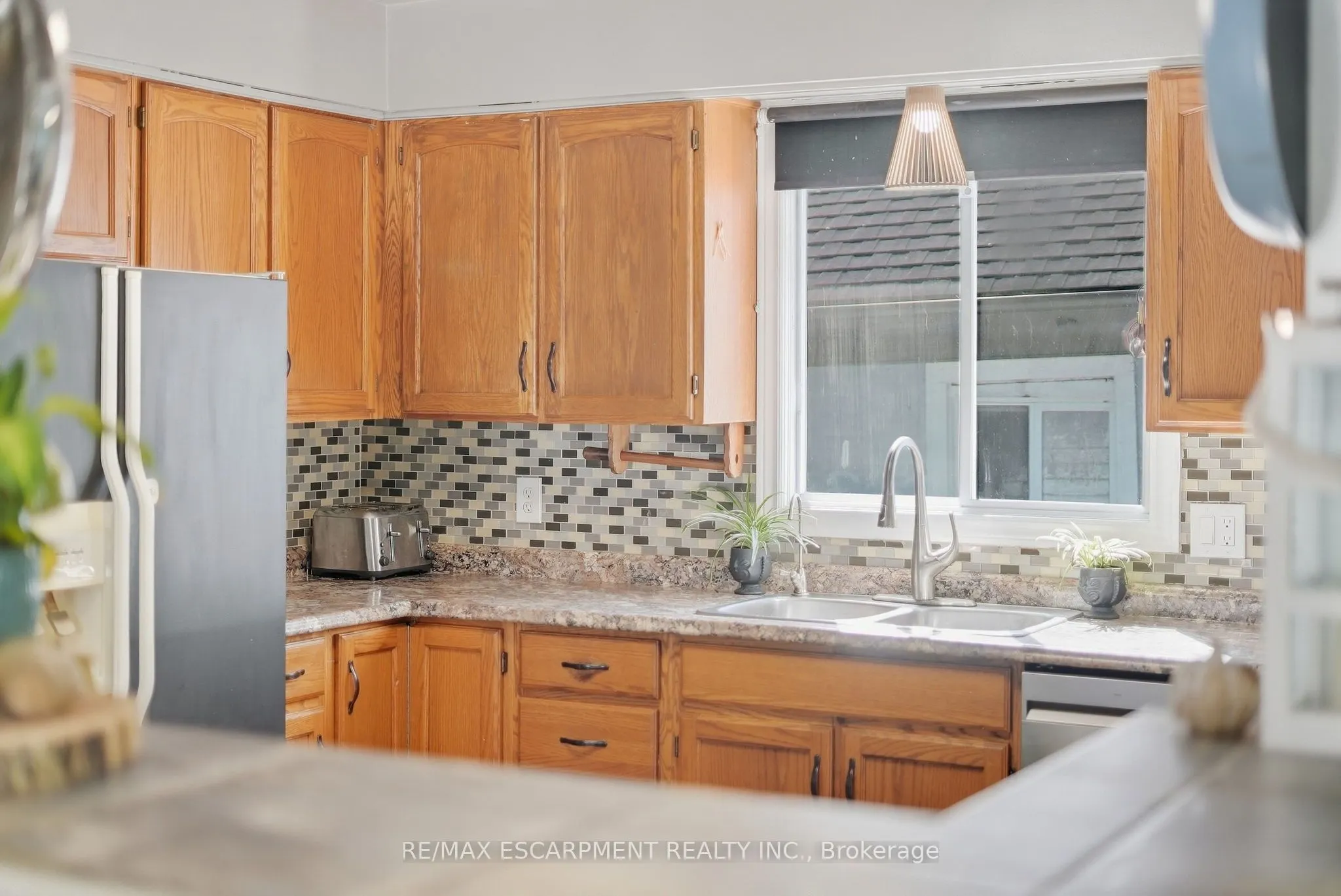 34 Grantham Avenue S