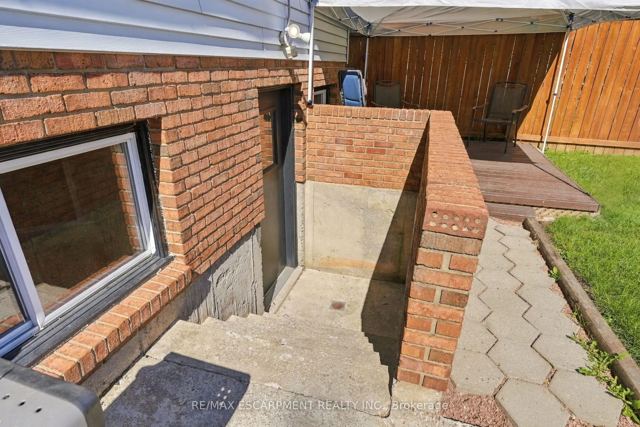 34 Grantham Avenue S