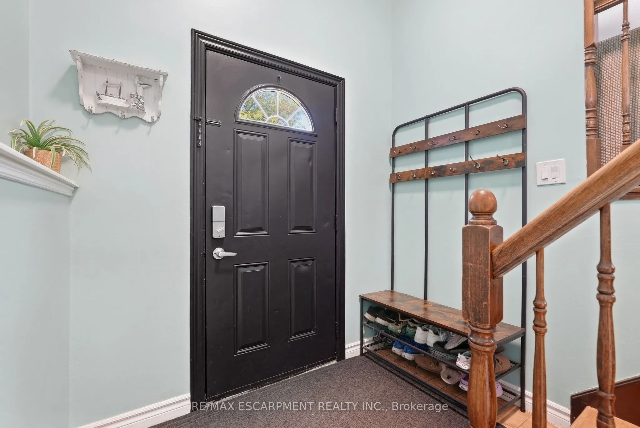 34 Grantham Avenue S