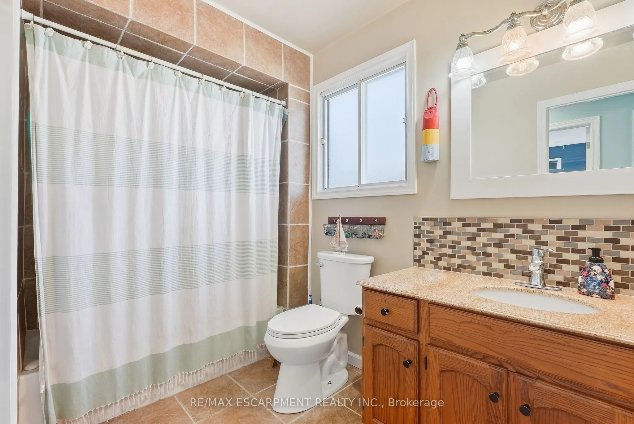 34 Grantham Avenue S