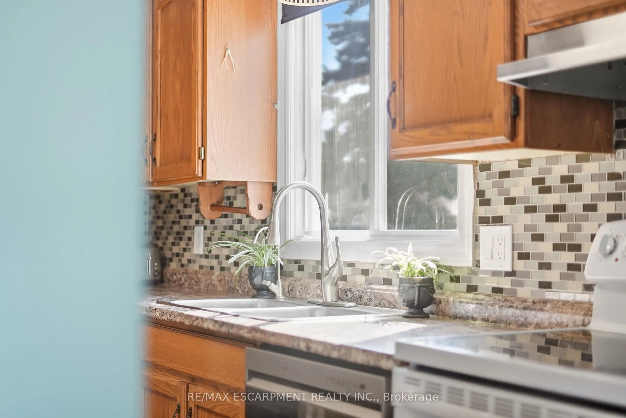 34 Grantham Avenue S