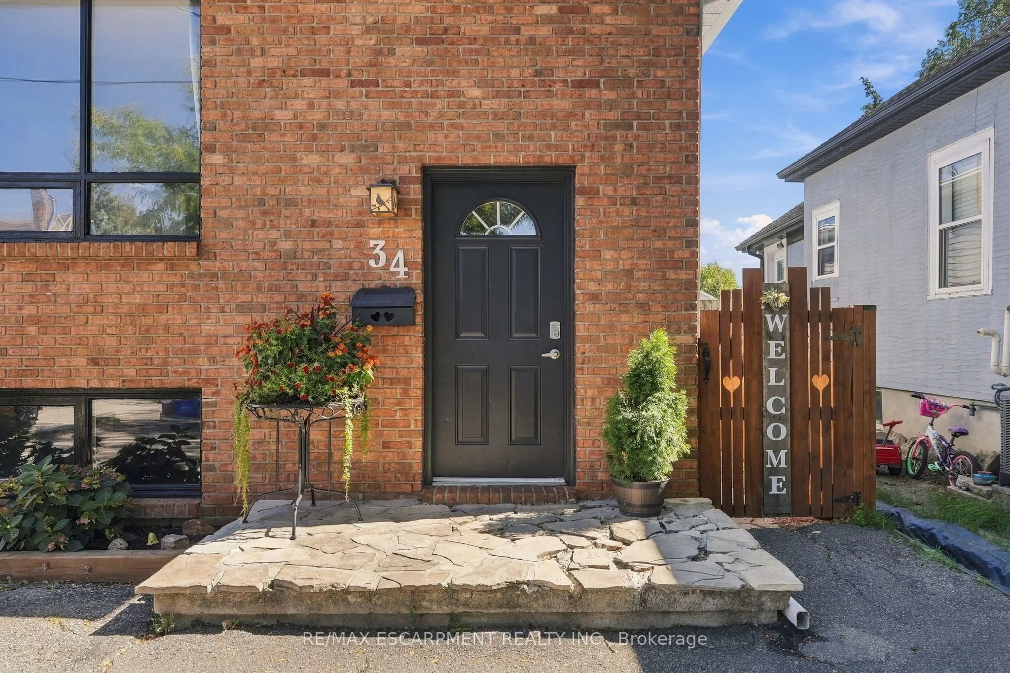 34 Grantham Avenue S