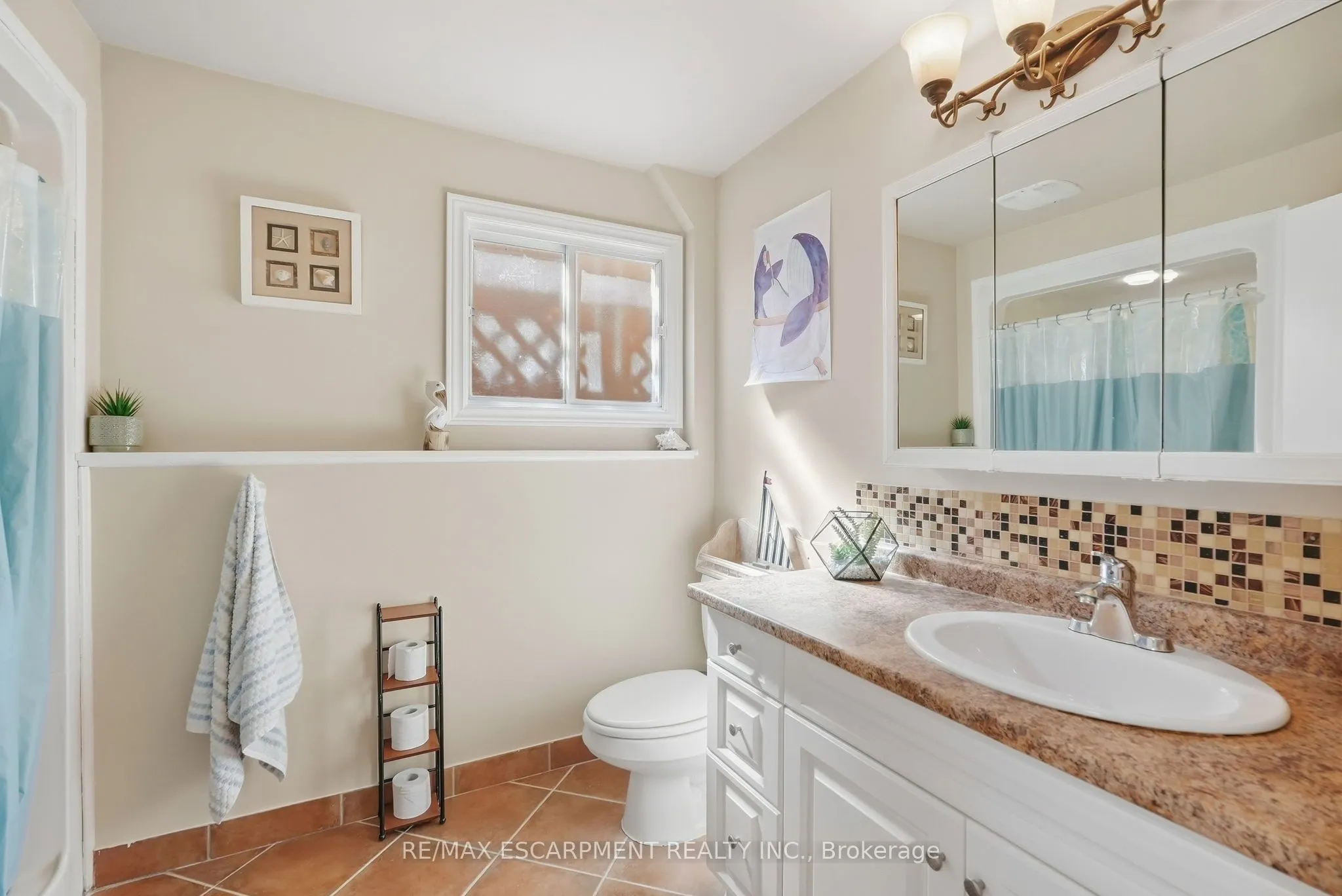 34 Grantham Avenue S