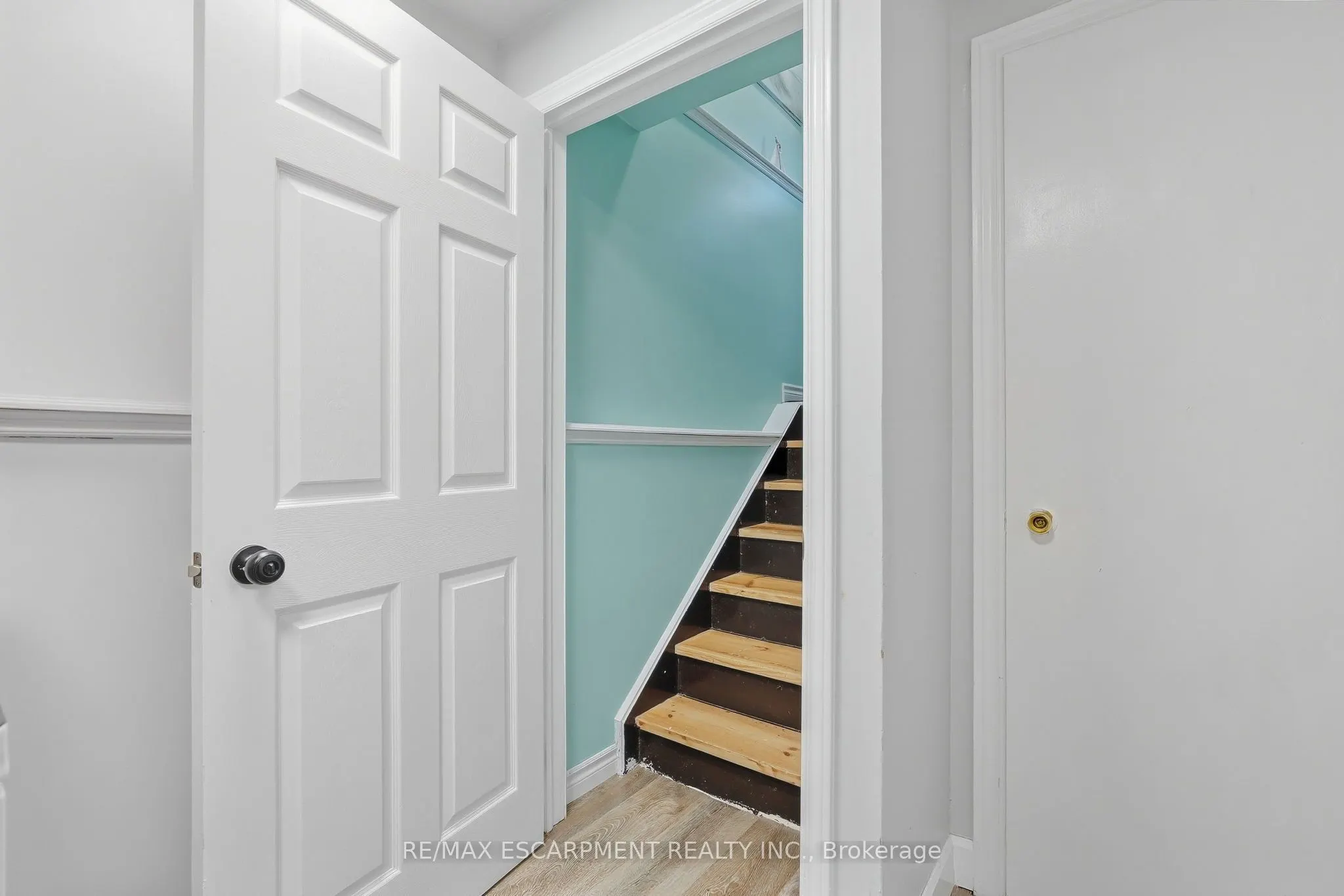 34 Grantham Avenue S