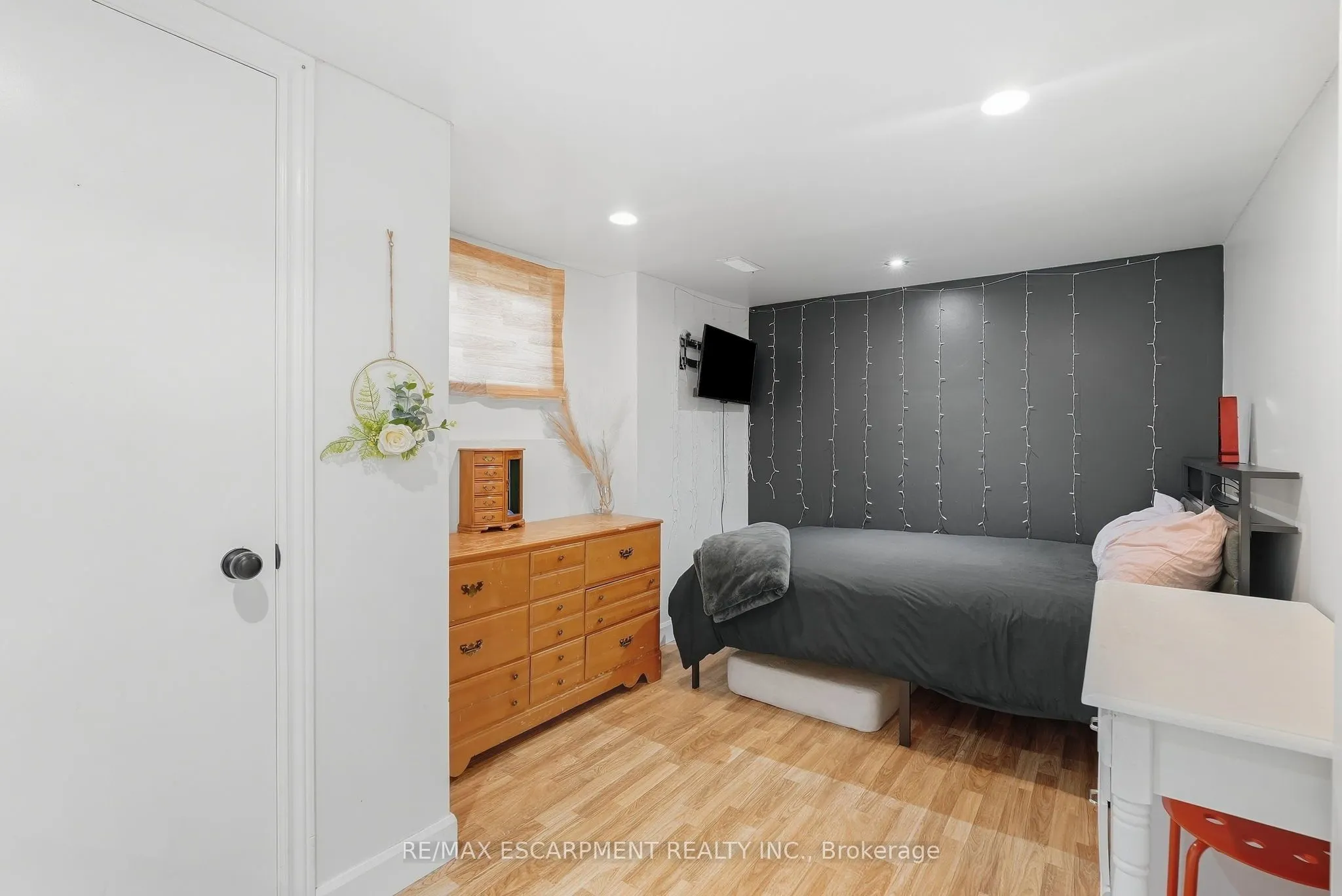 34 Grantham Avenue S