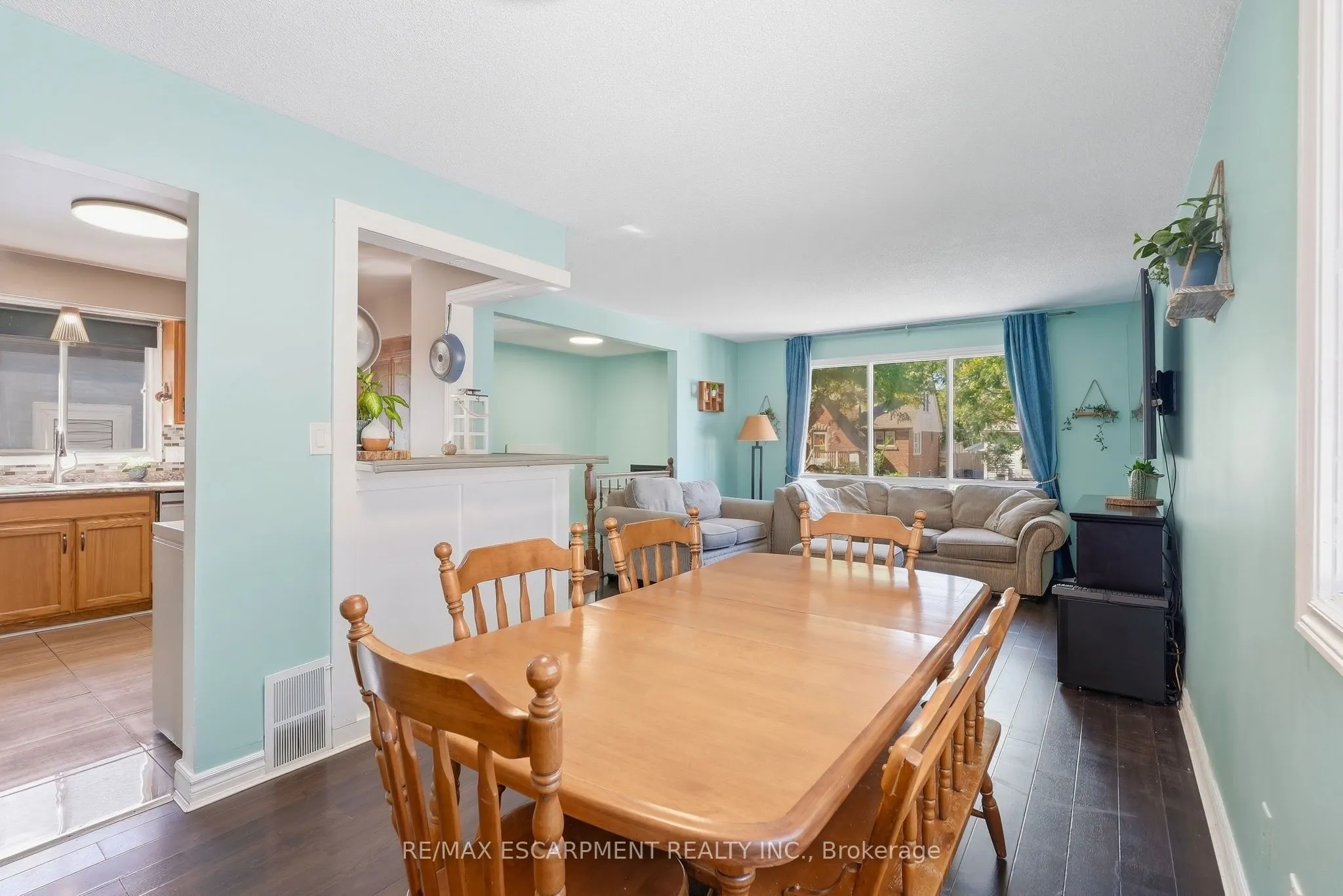 34 Grantham Avenue S