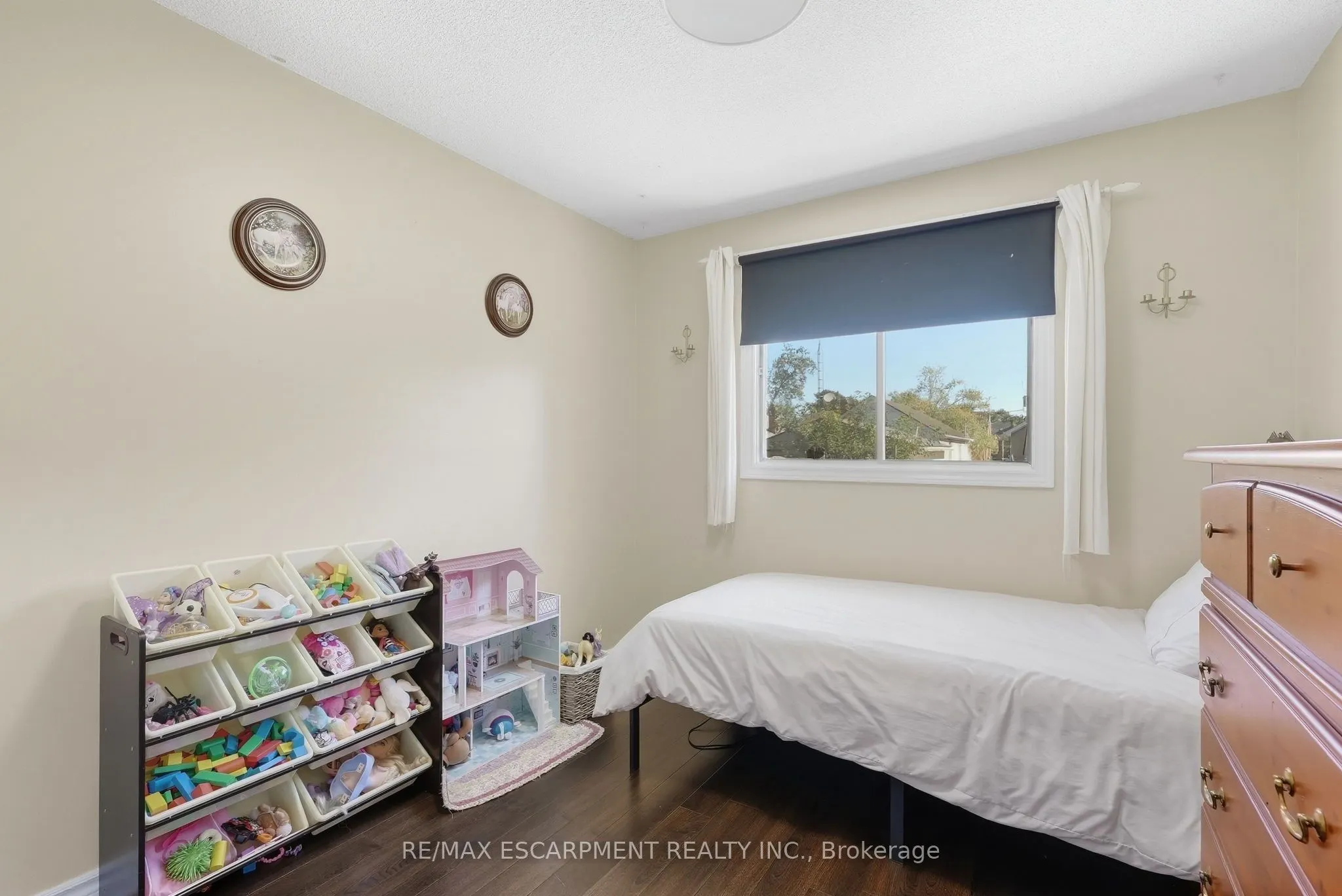 34 Grantham Avenue S