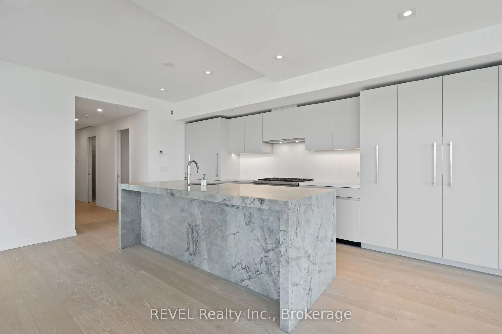 10 Dalhousie Avenue N #402