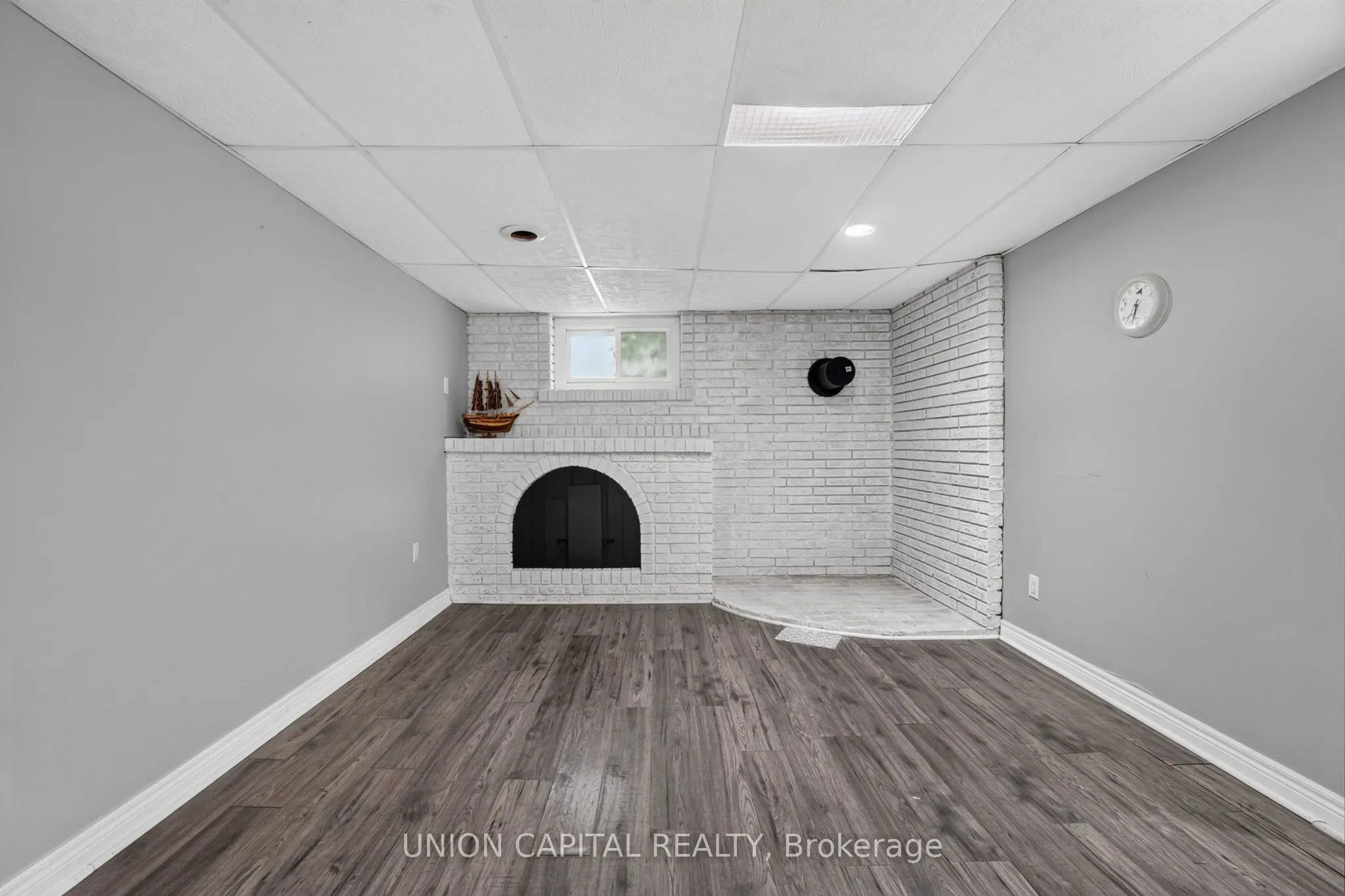 30 Collier Road N