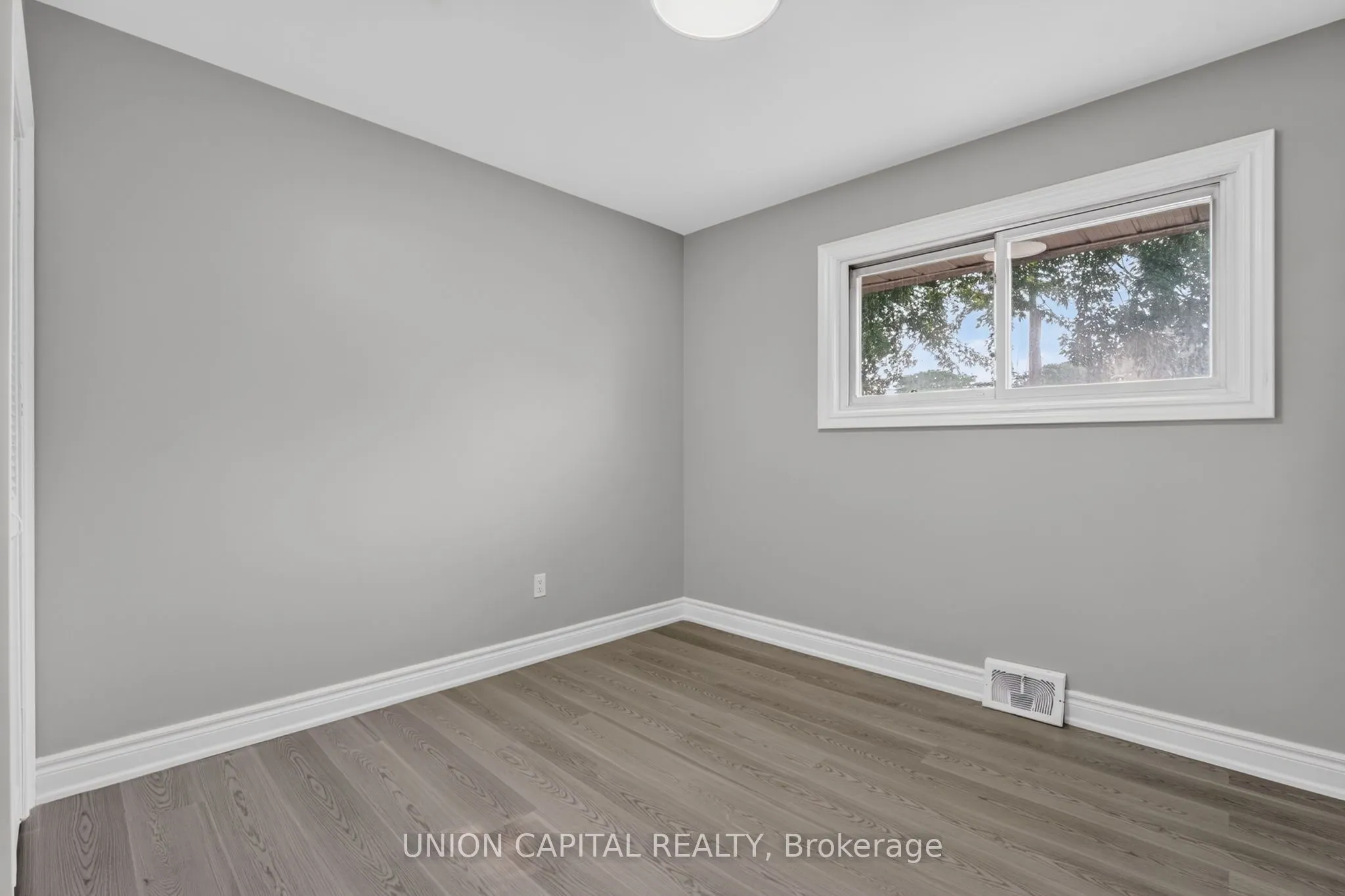 30 Collier Road N