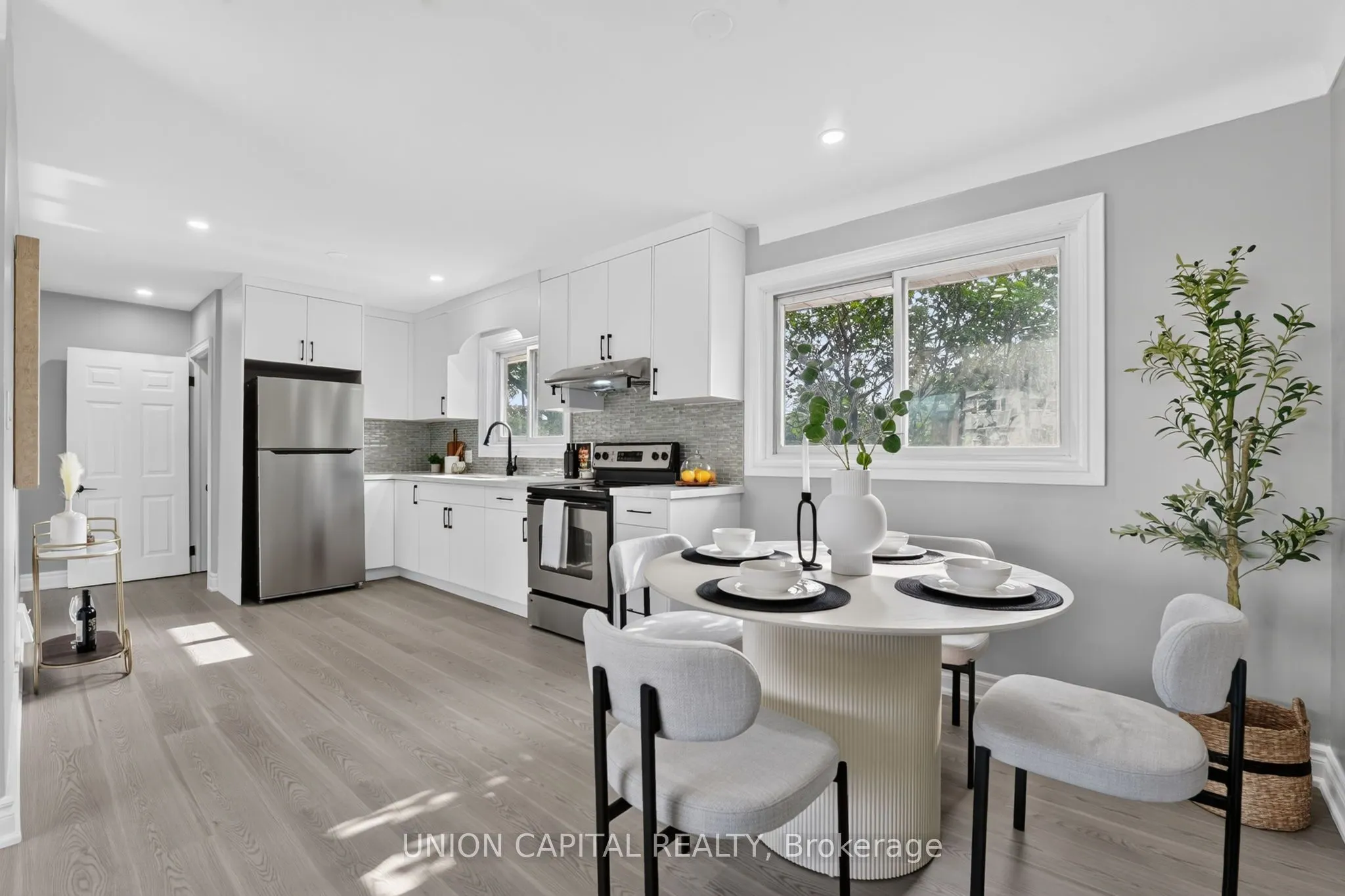 30 Collier Road N