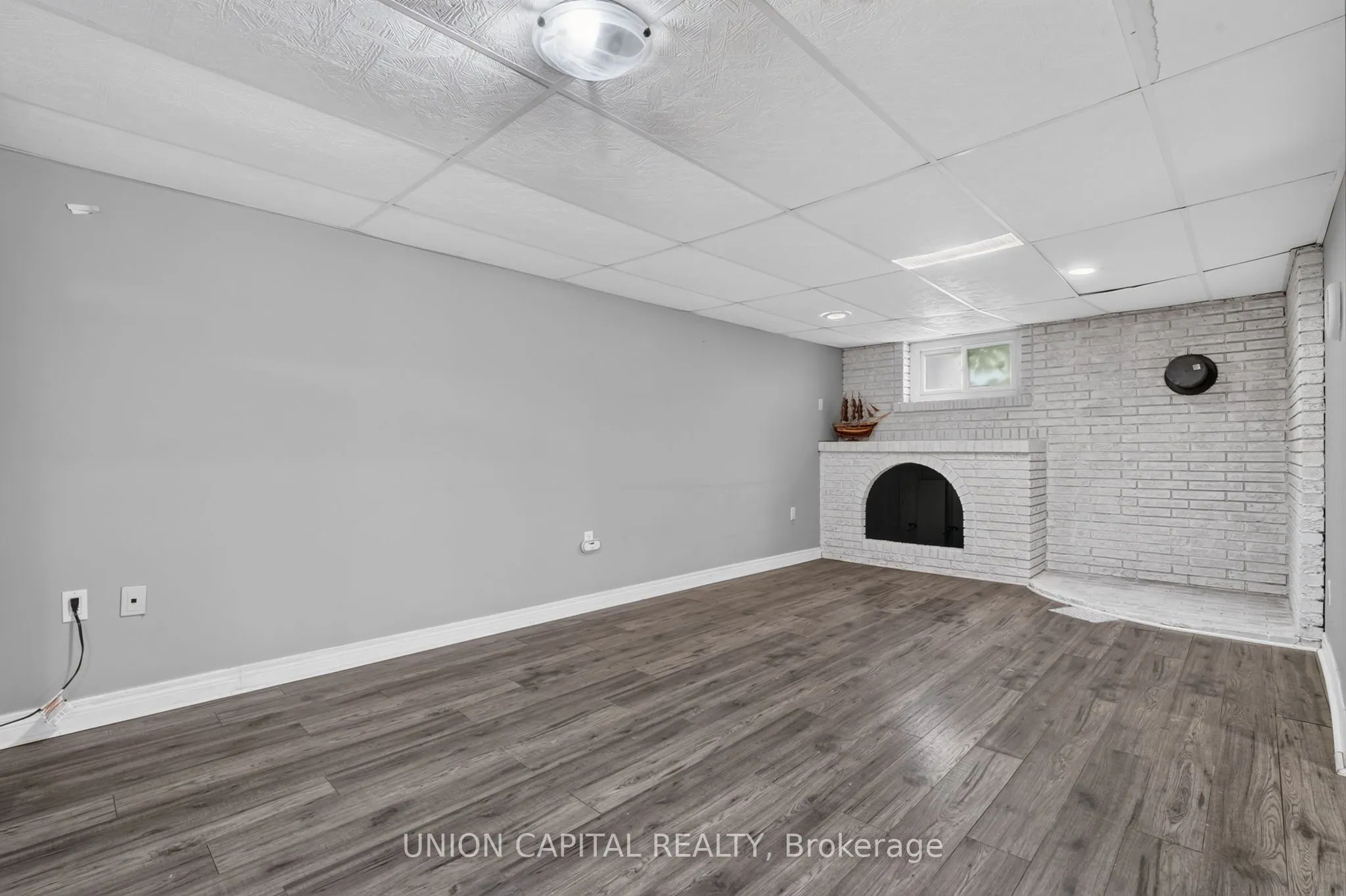 30 Collier Road N