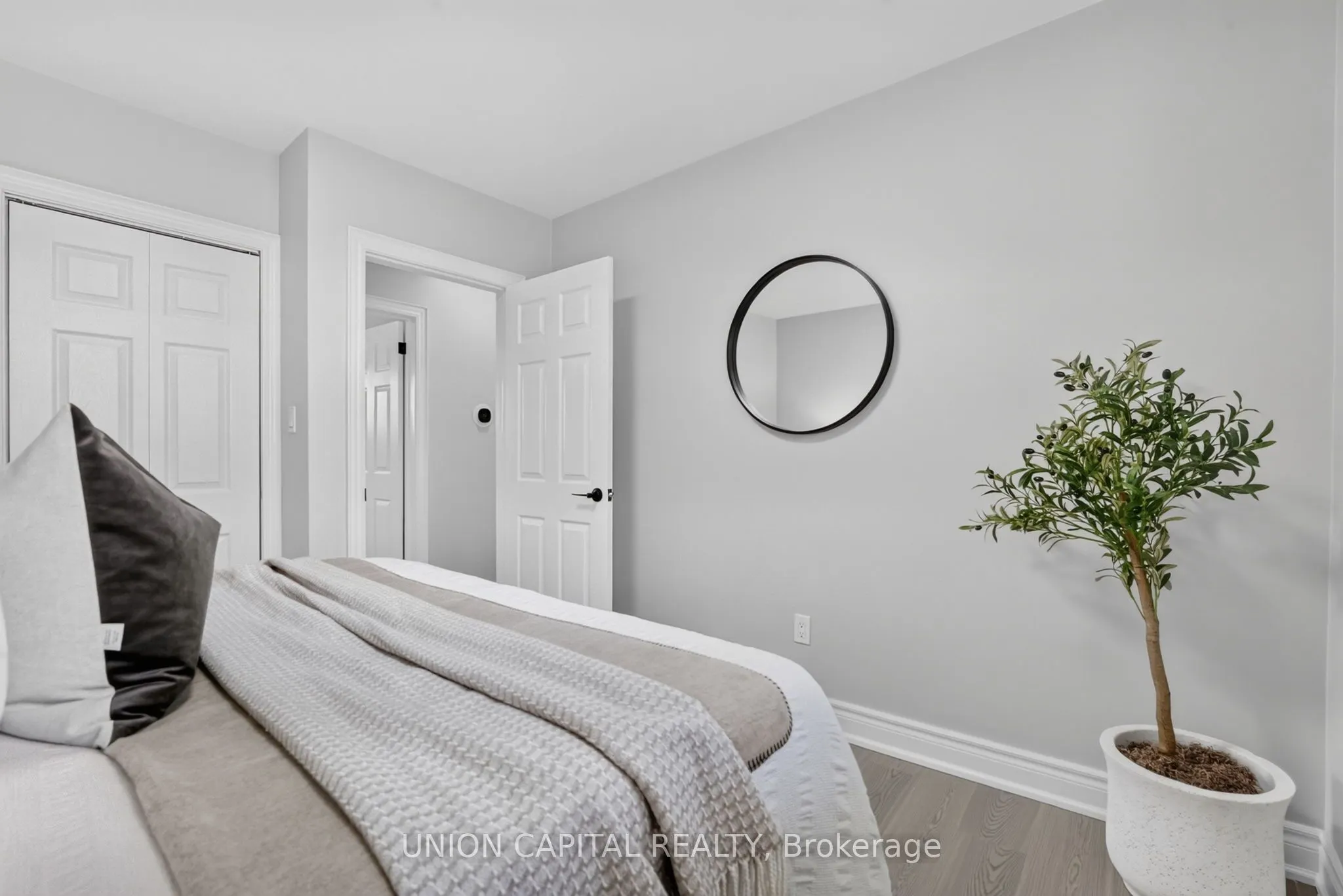 30 Collier Road N