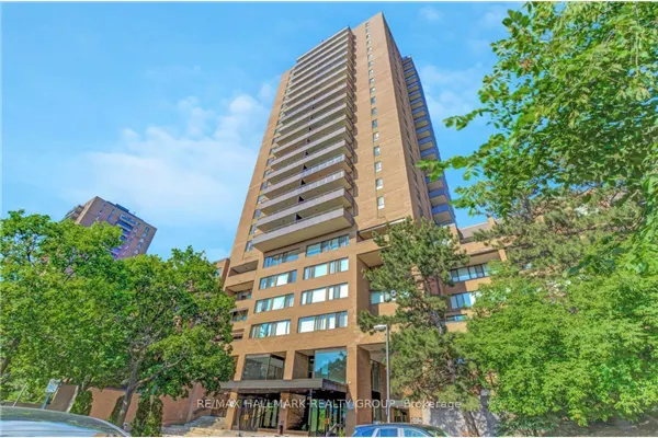 515 St Laurent Boulevard #810