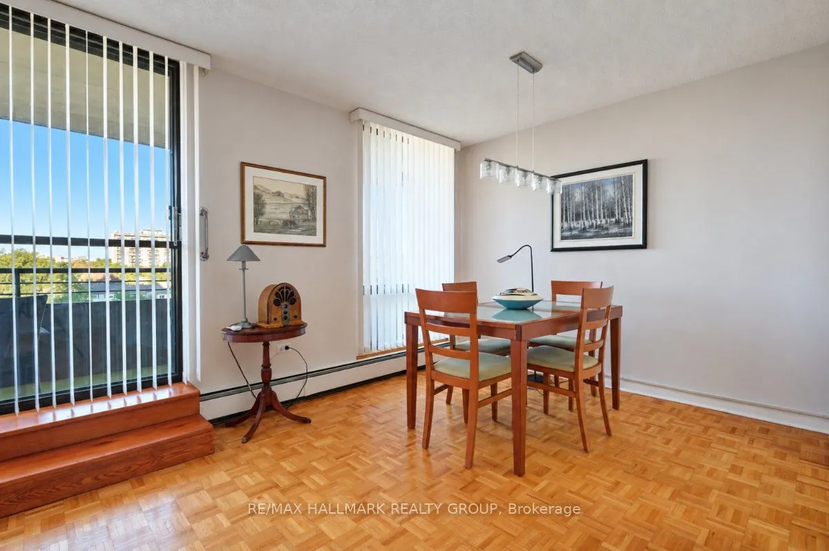 515 St Laurent Boulevard #810