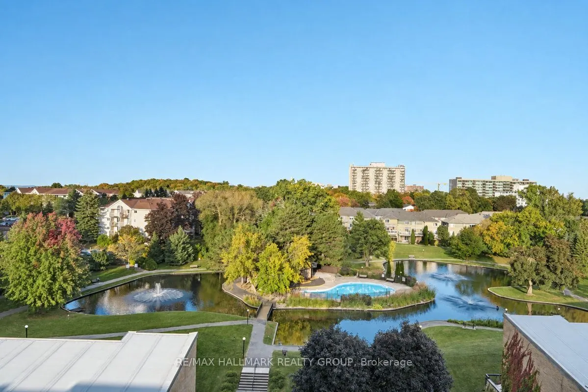 515 St Laurent Boulevard #810