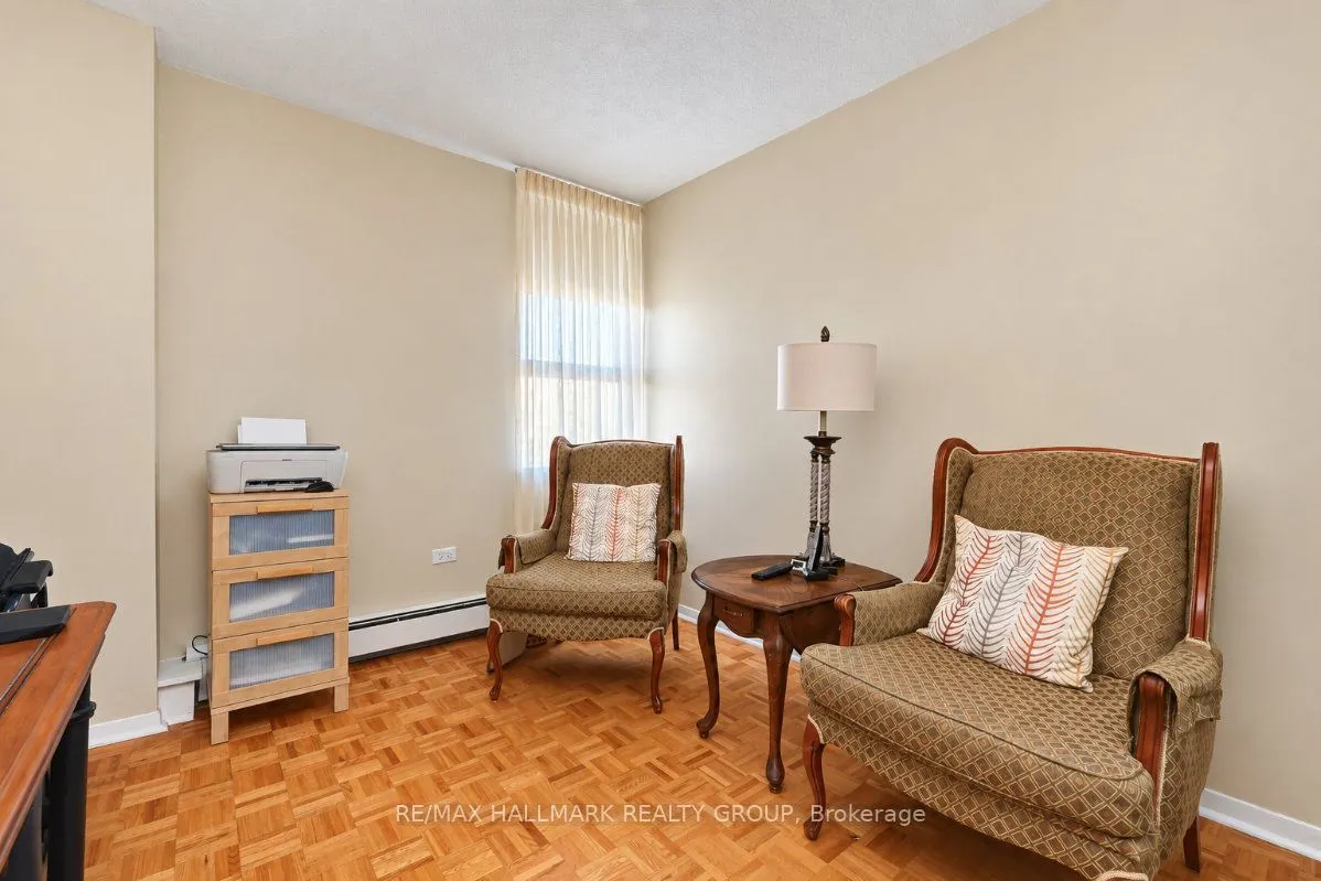 515 St Laurent Boulevard #810