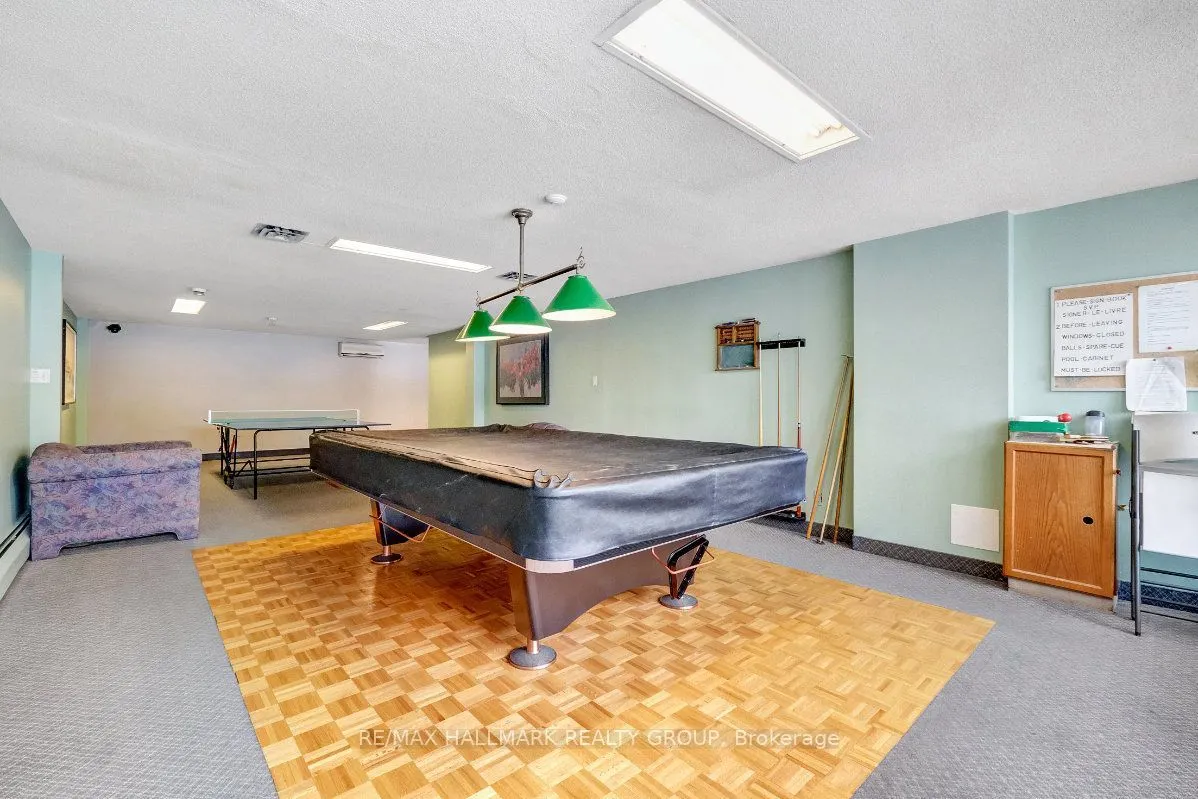515 St Laurent Boulevard #810