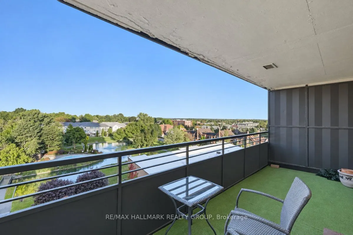 515 St Laurent Boulevard #810