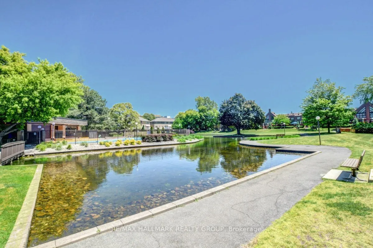515 St Laurent Boulevard #810