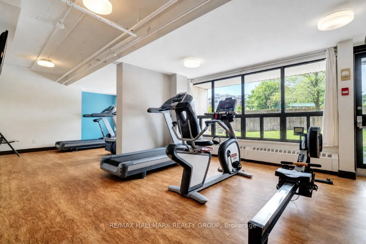 515 St Laurent Boulevard #810