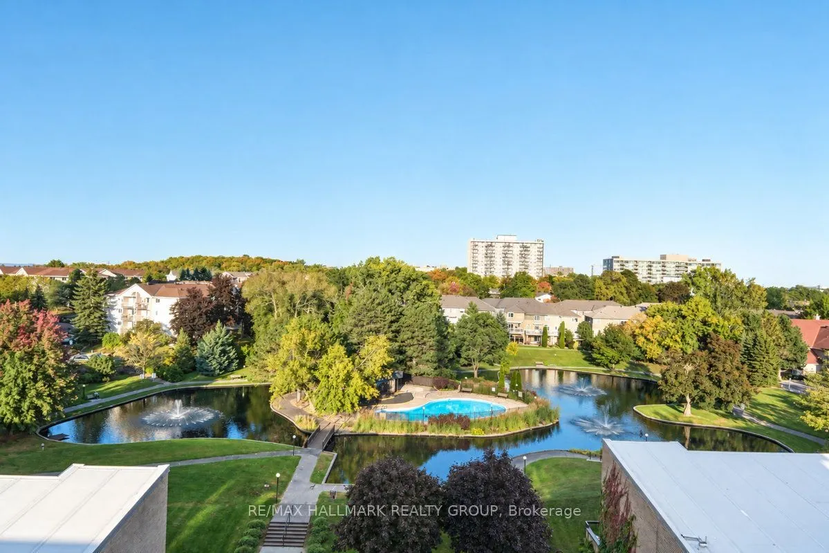 515 St Laurent Boulevard #810
