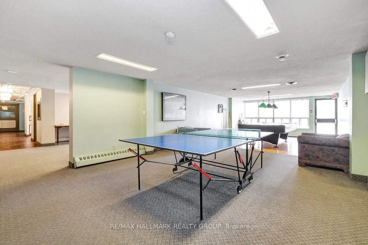 515 St Laurent Boulevard #810