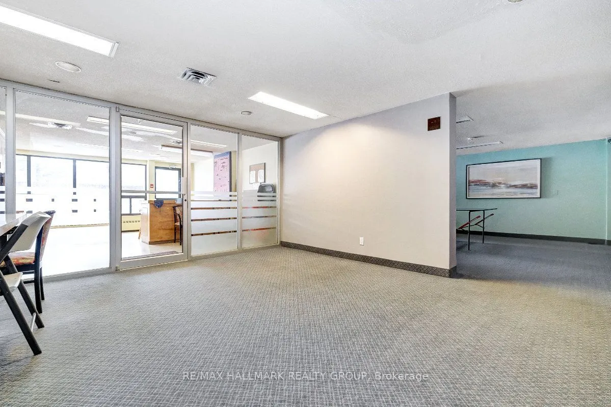 515 St Laurent Boulevard #810