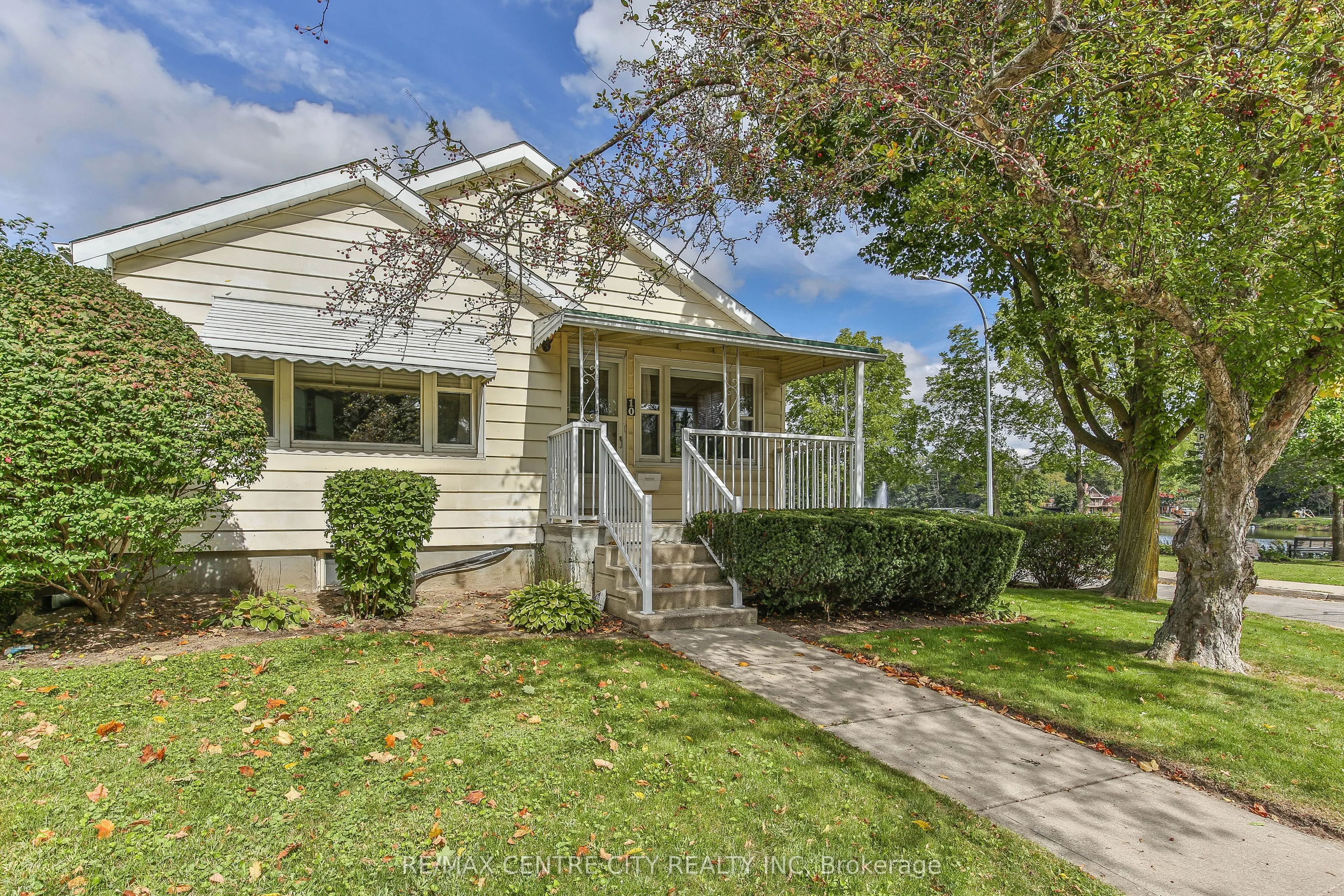 10 Concession Street E