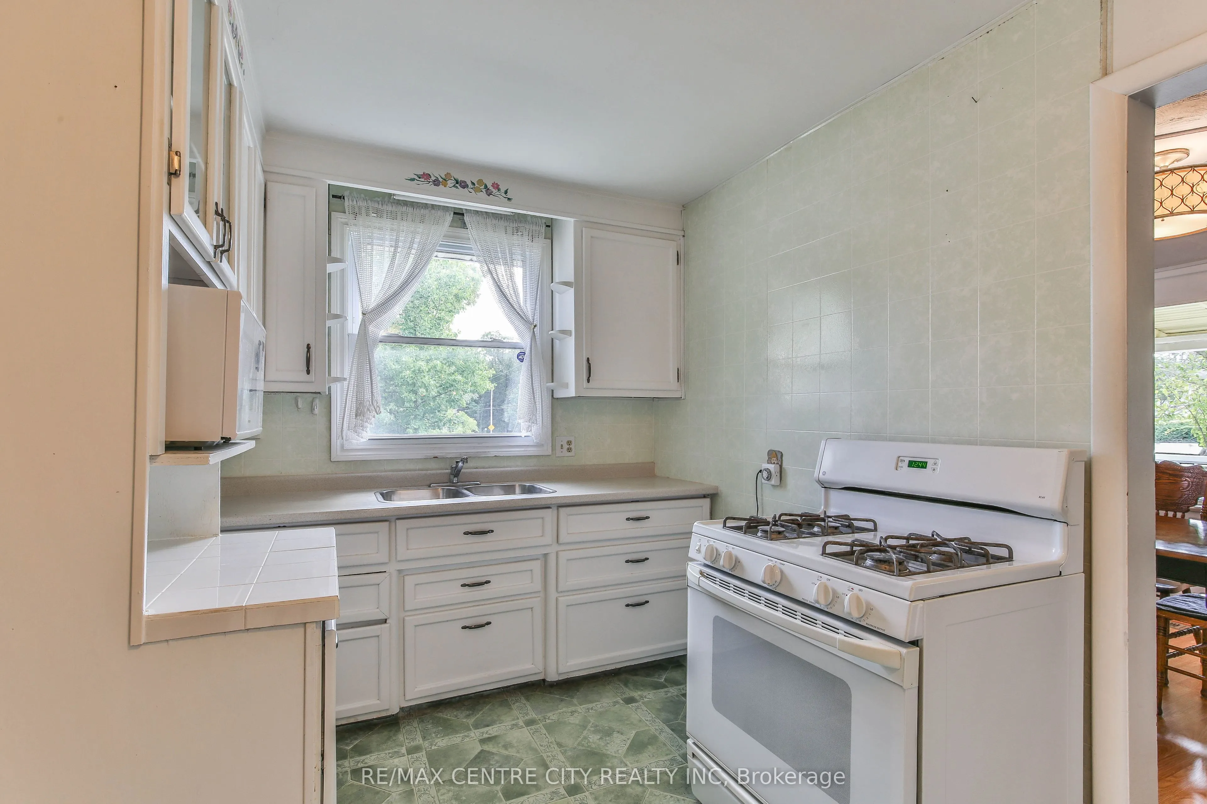 10 Concession Street E