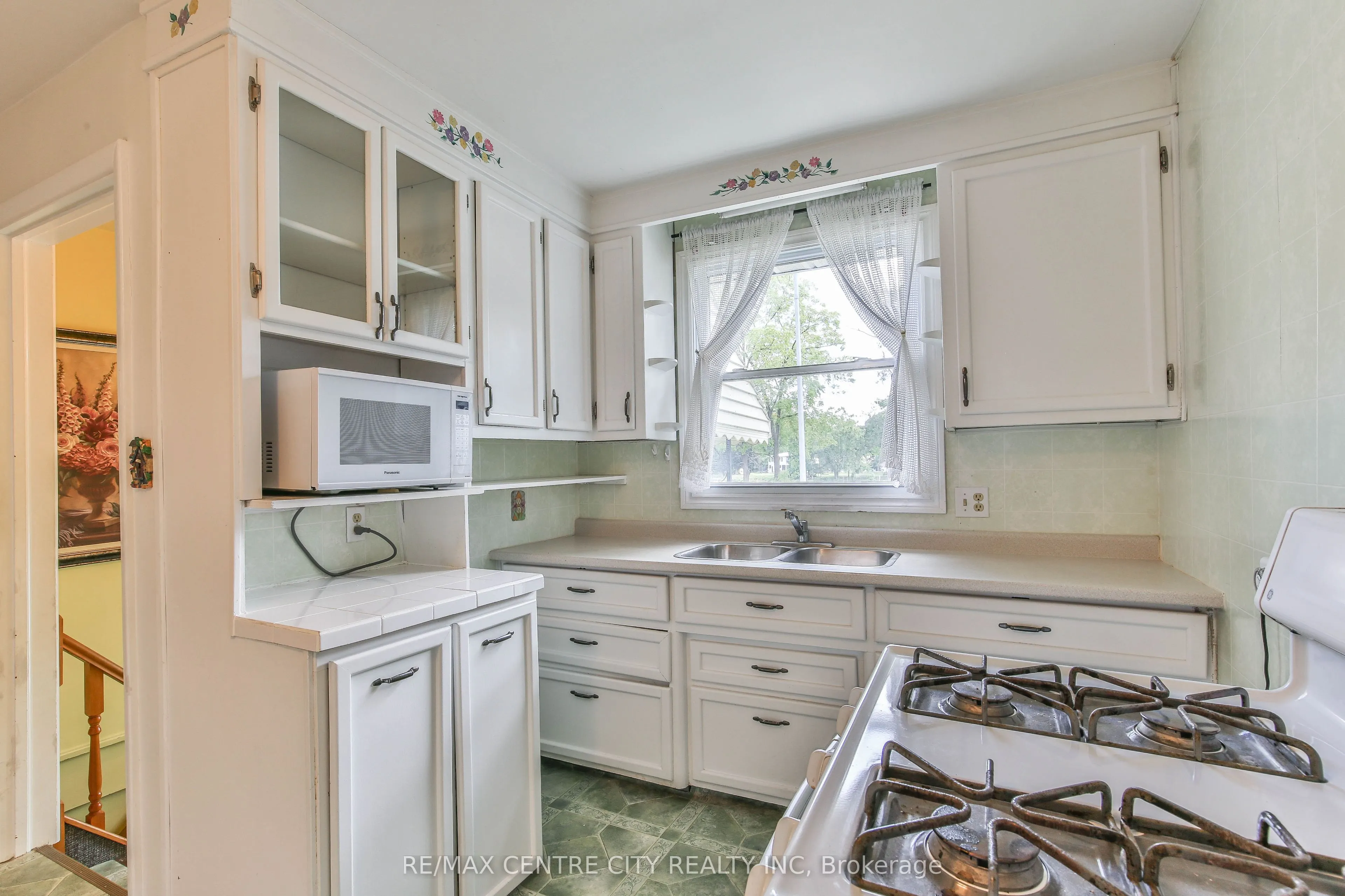 10 Concession Street E