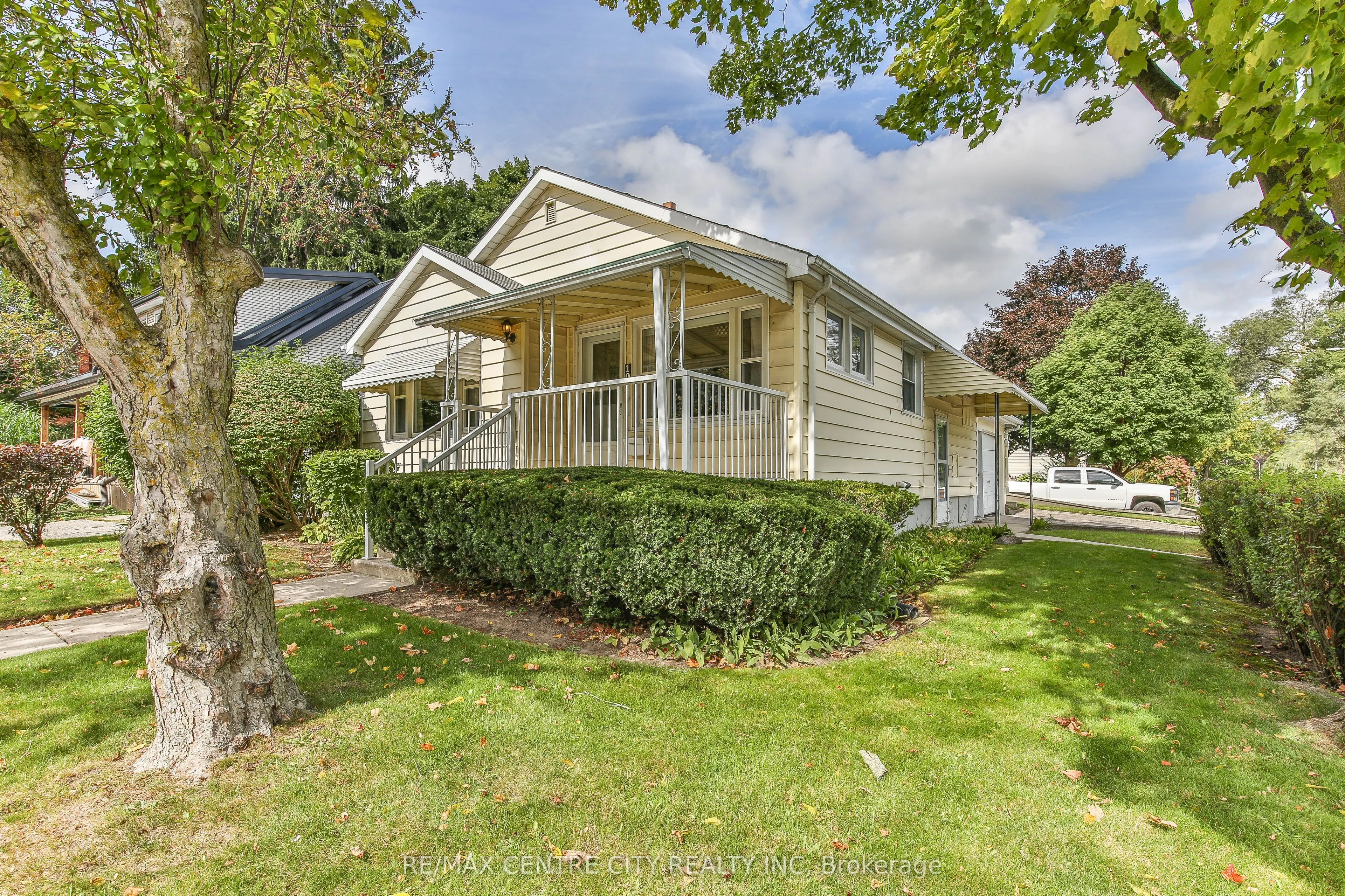 10 Concession Street E