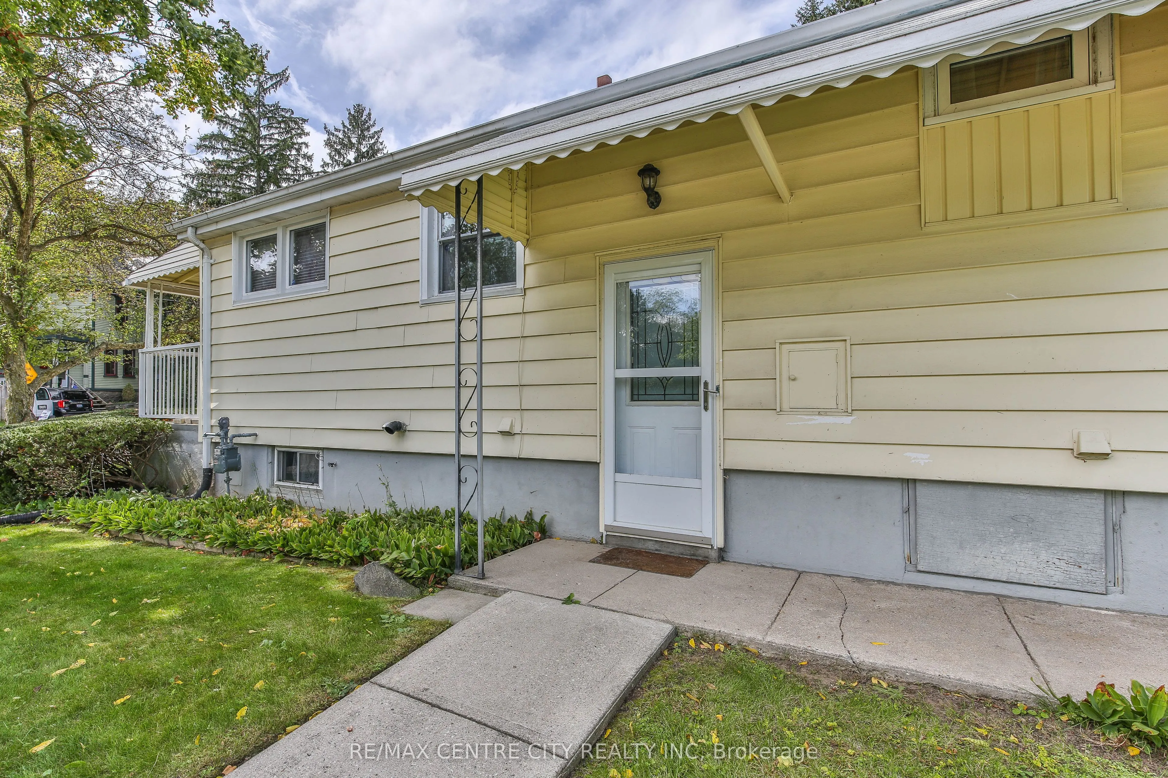 10 Concession Street E