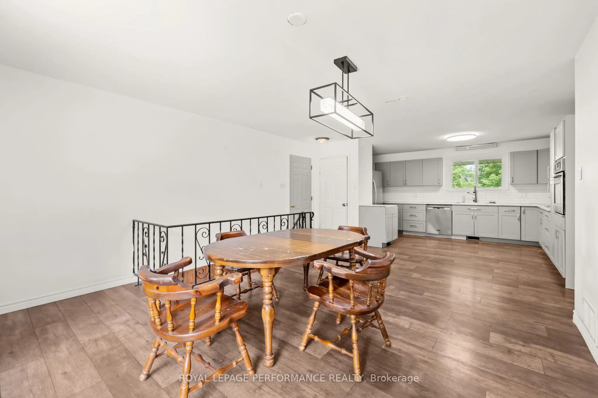 438 Voyageur Place