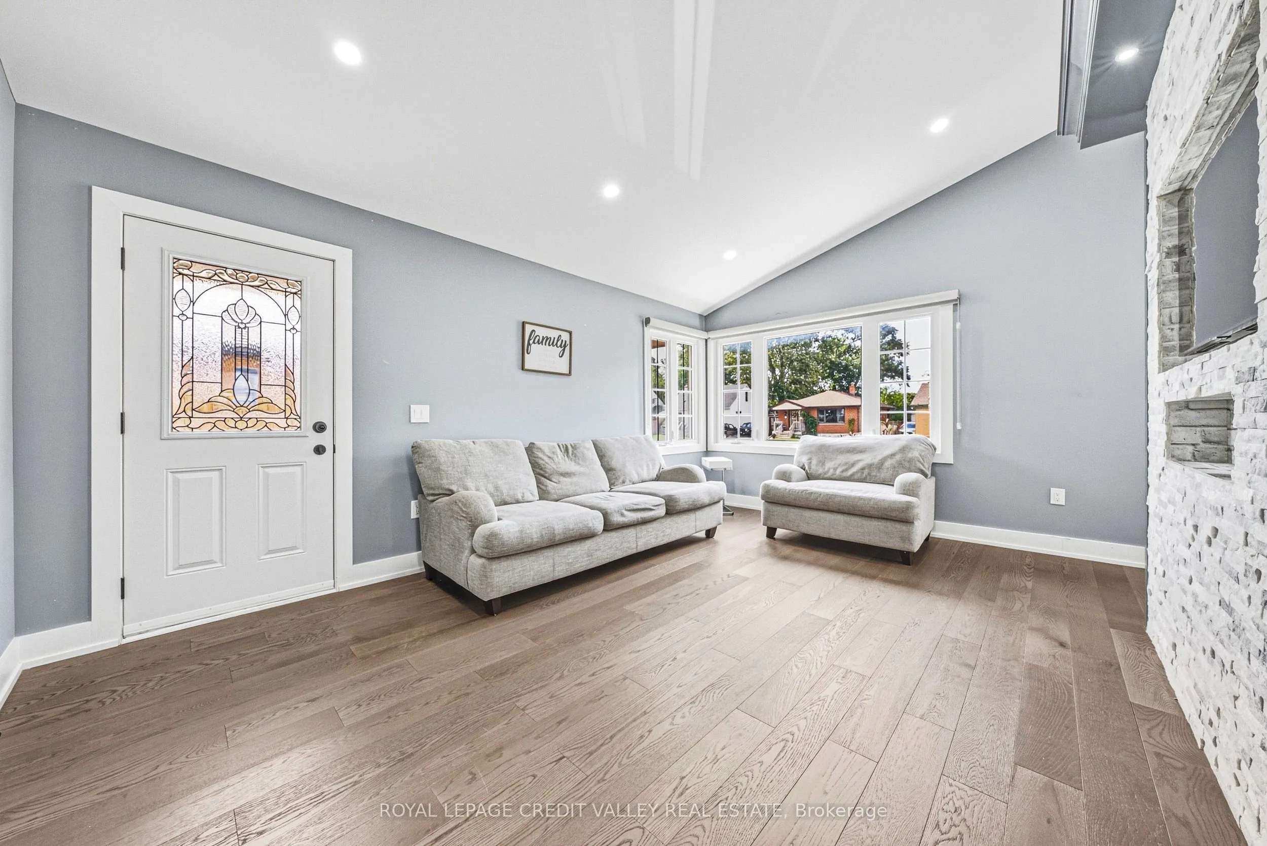 12 Stevenson Avenue