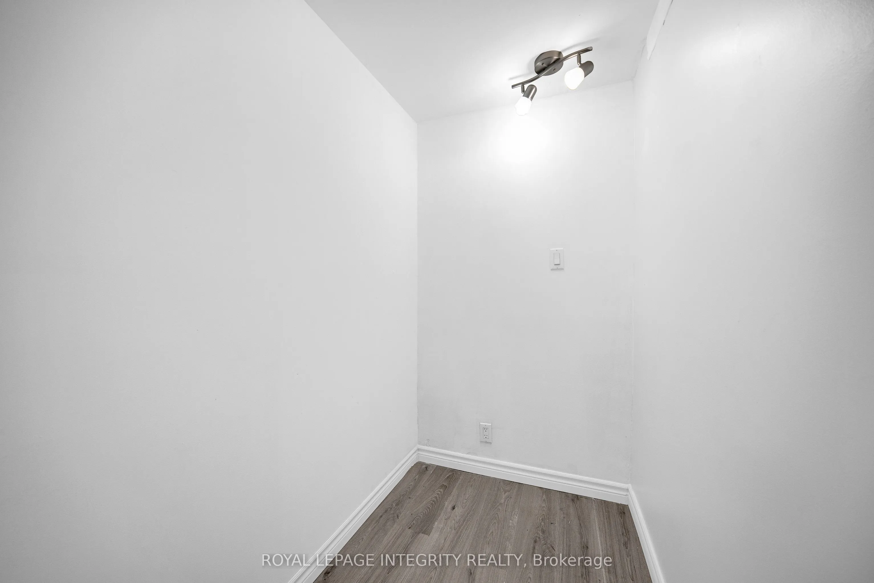 32 Phillips Street
