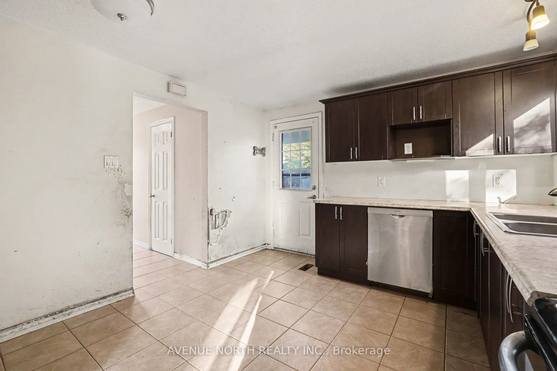68 Downsview Crescent