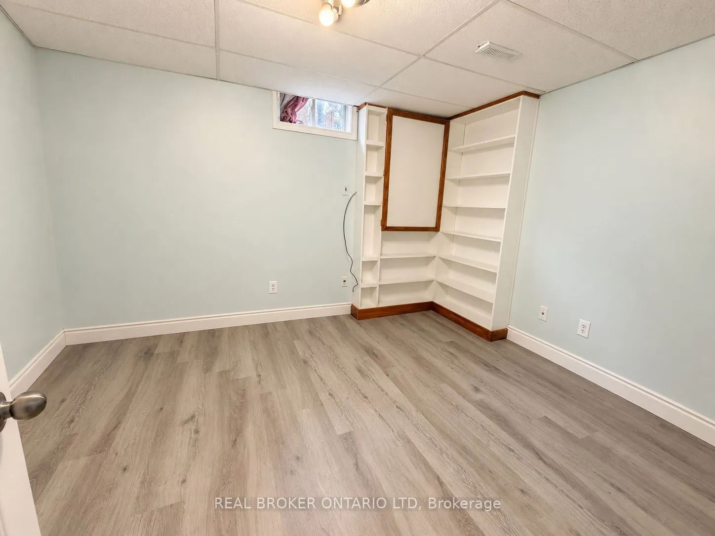 3 Woodview Court