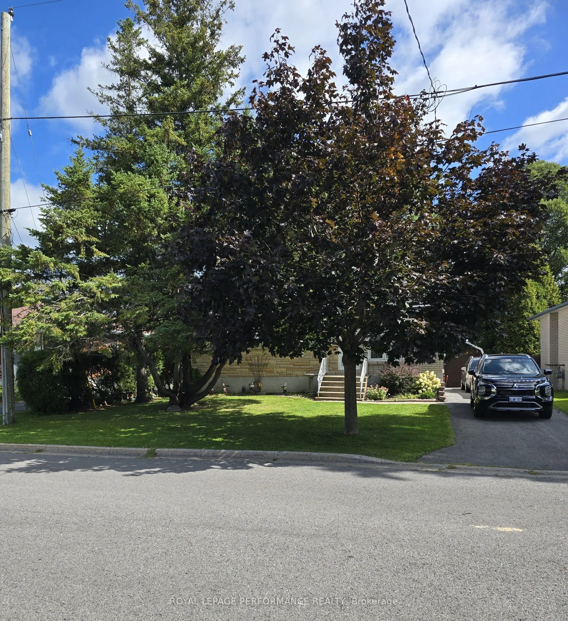 418 Bellevue Crescent