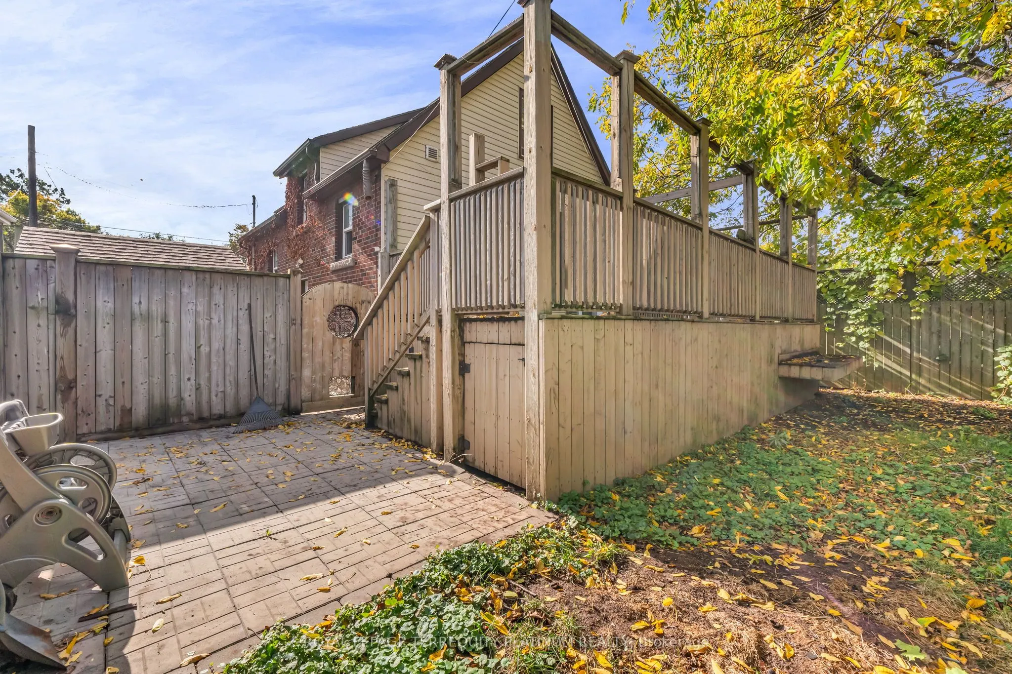 10 Locarno Avenue