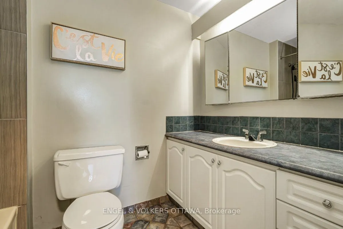 373 Laurier Avenue E #505