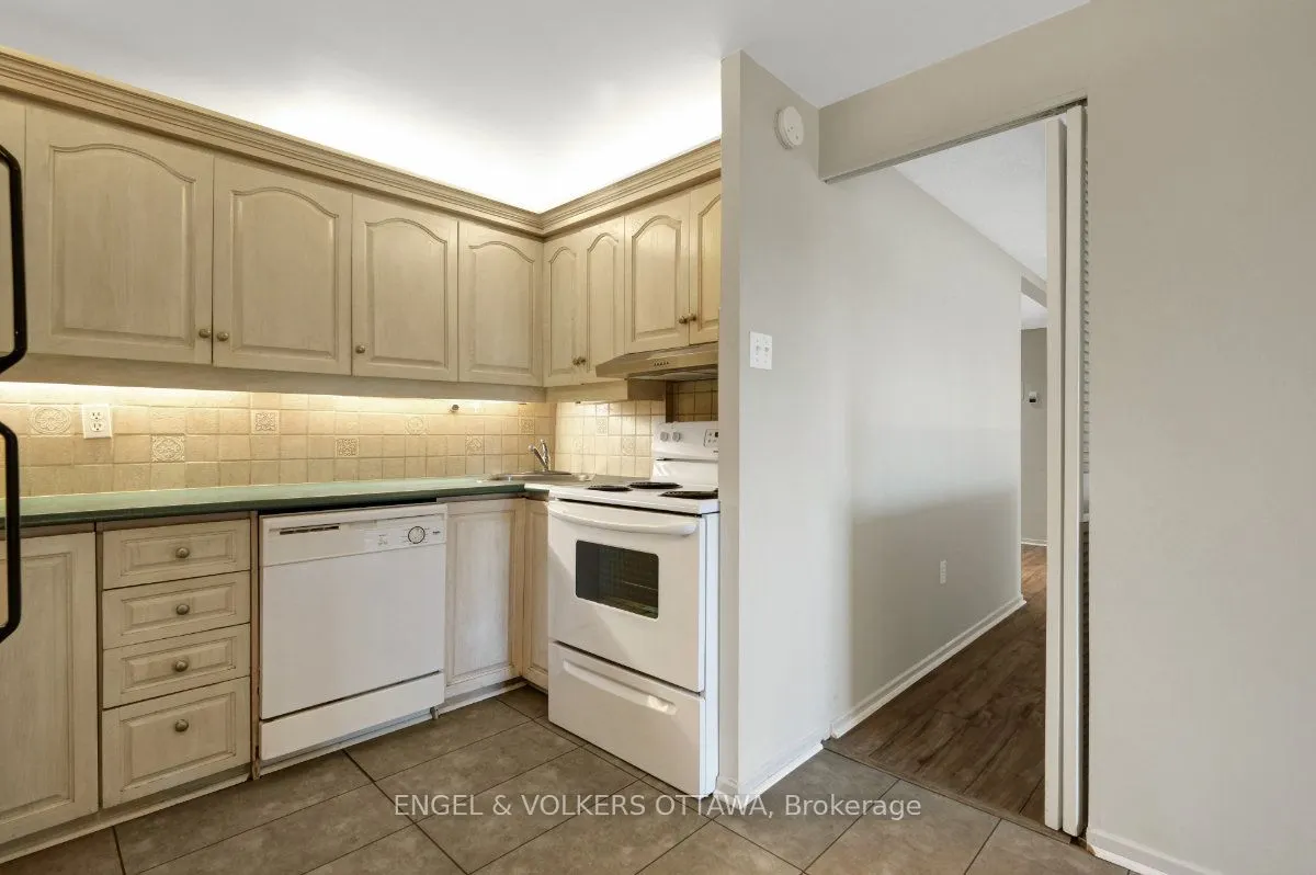 373 Laurier Avenue E #505
