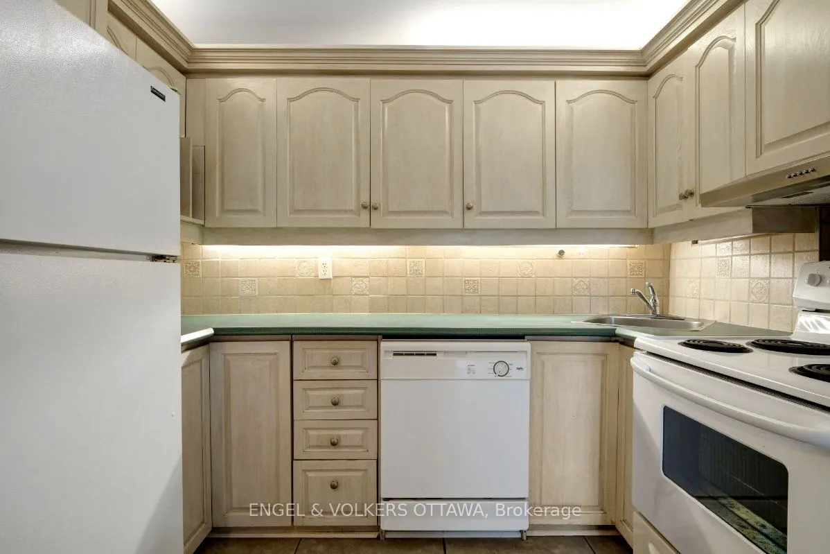 373 Laurier Avenue E #505