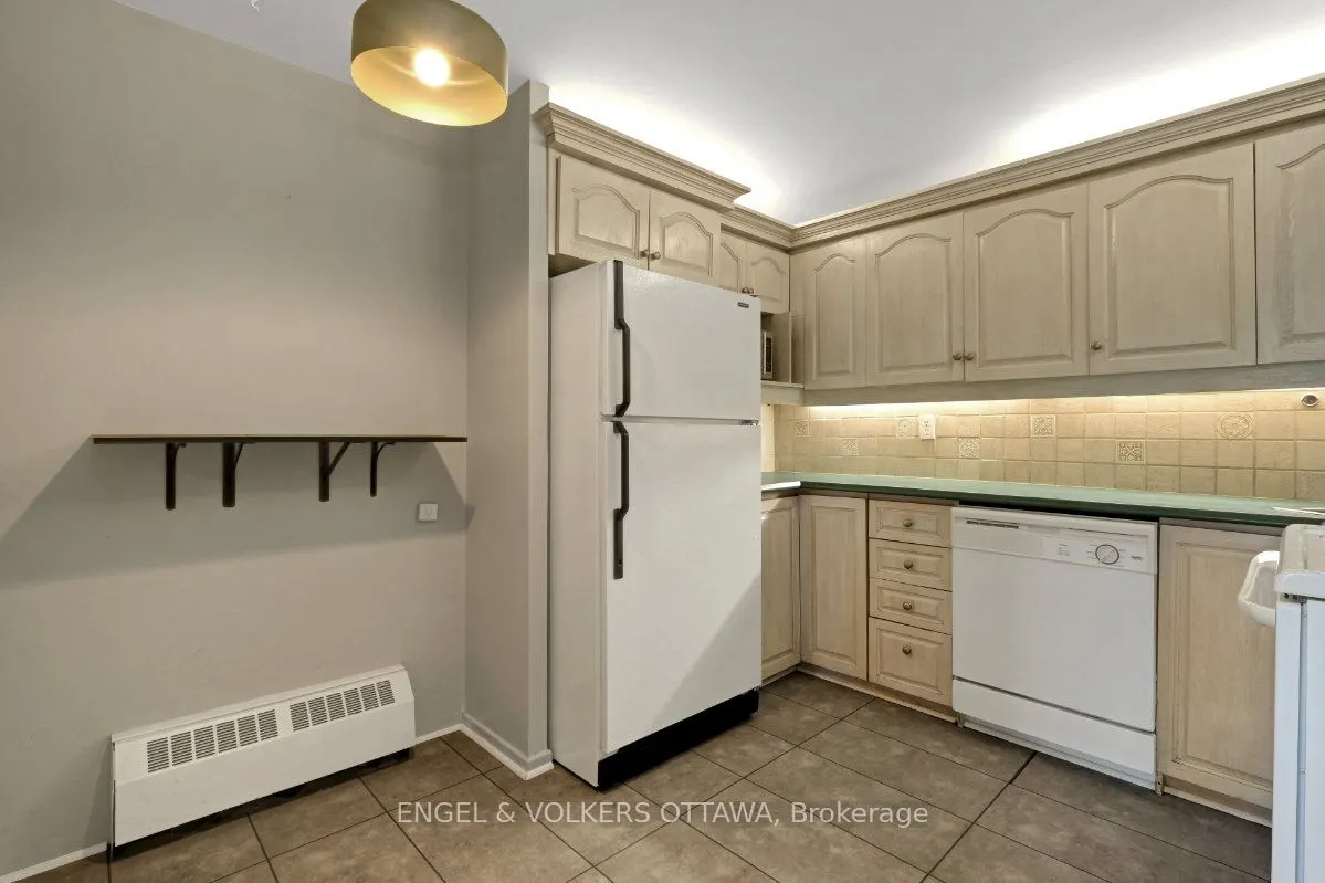 373 Laurier Avenue E #505