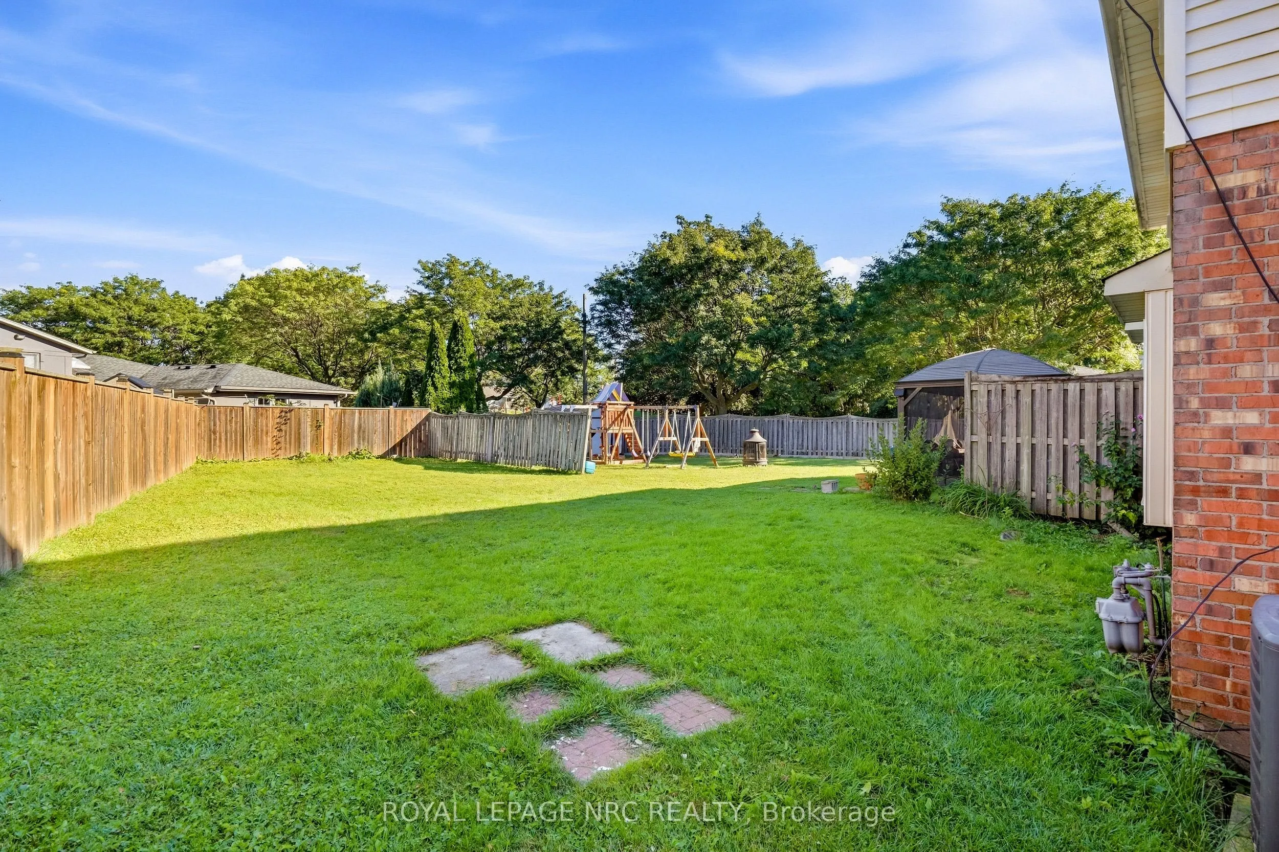 6033 Wildrose Crescent