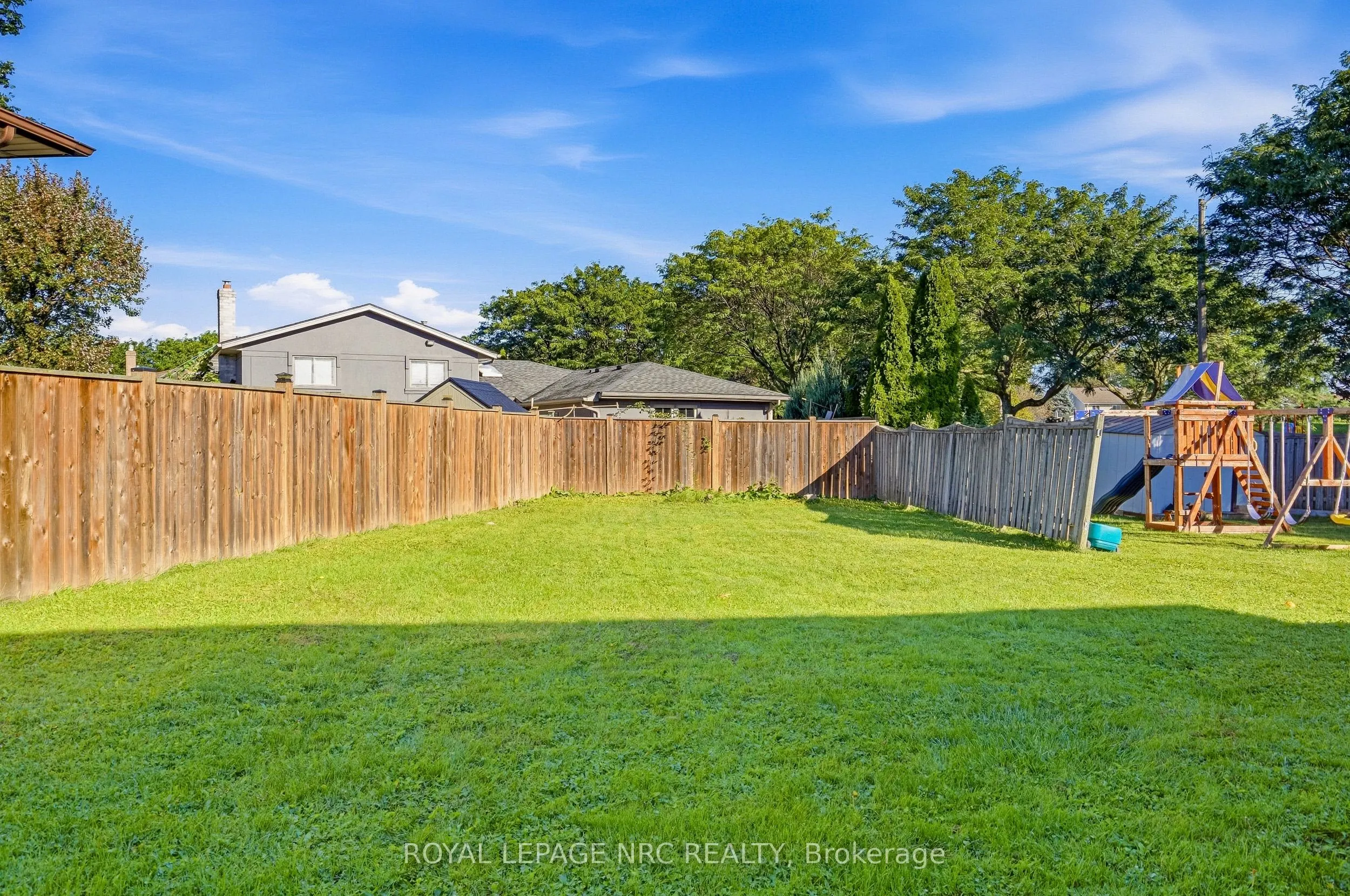 6033 Wildrose Crescent