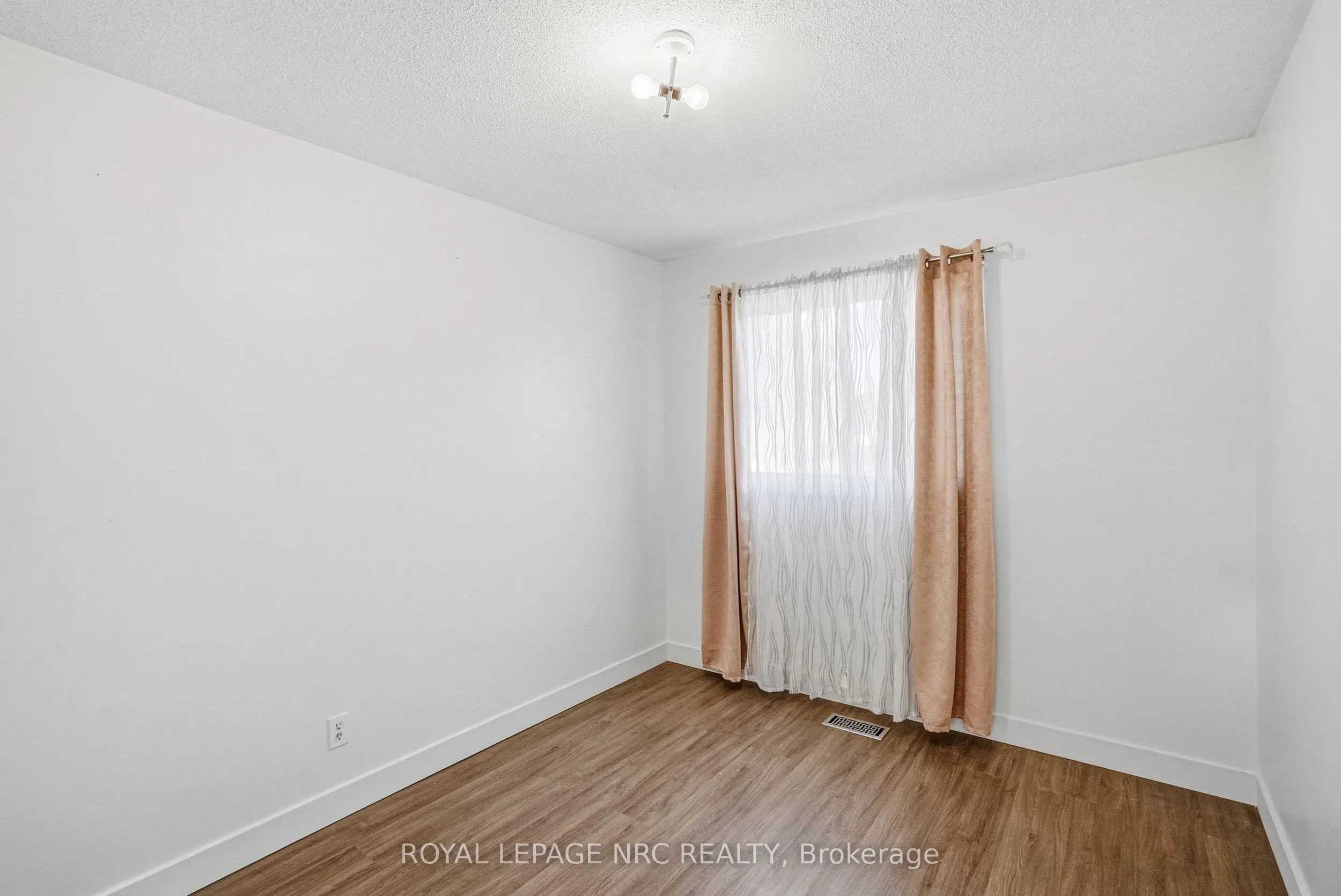 6033 Wildrose Crescent
