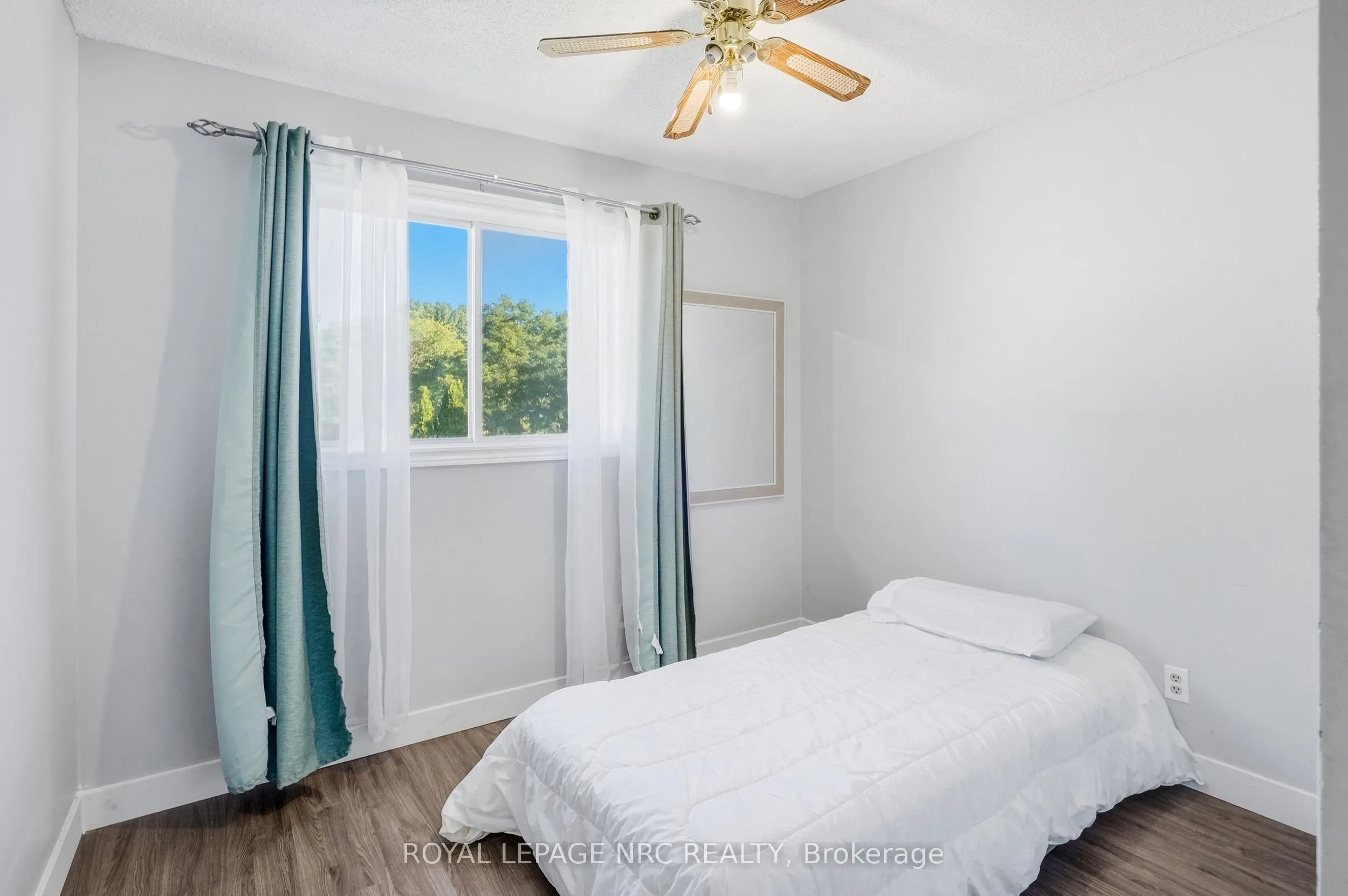 6033 Wildrose Crescent